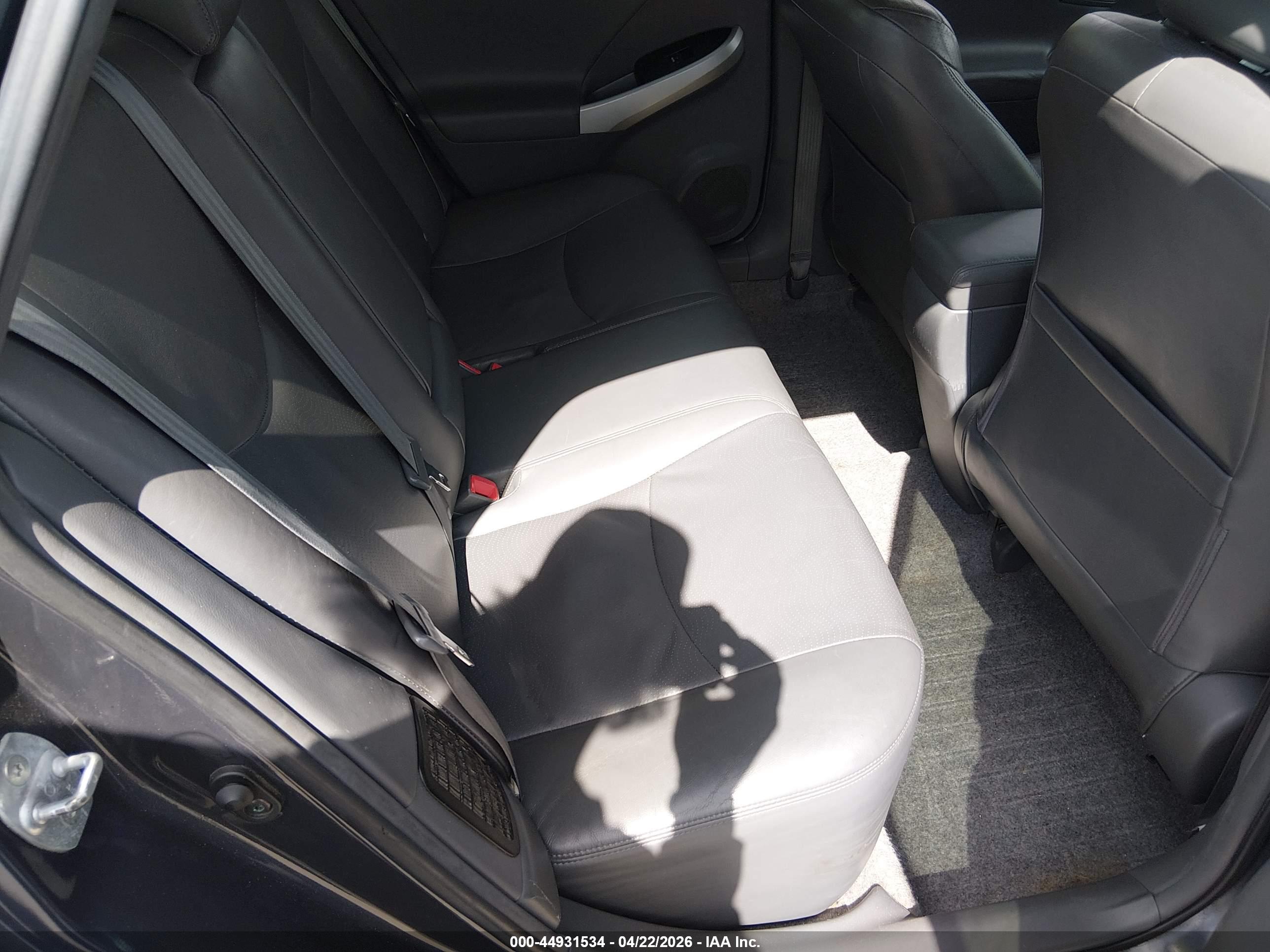 TOYOTA PRIUS image 8