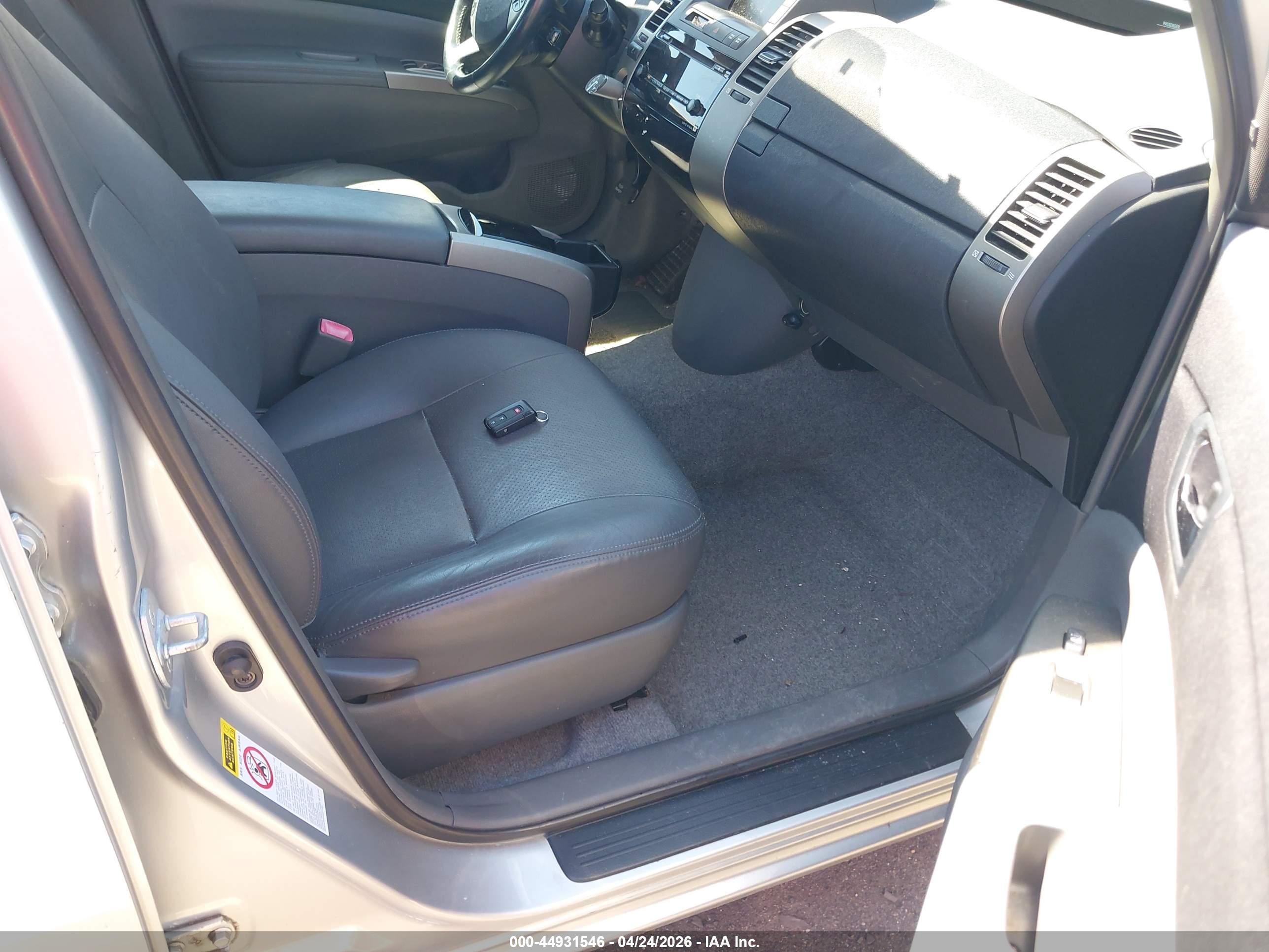 TOYOTA PRIUS image 5