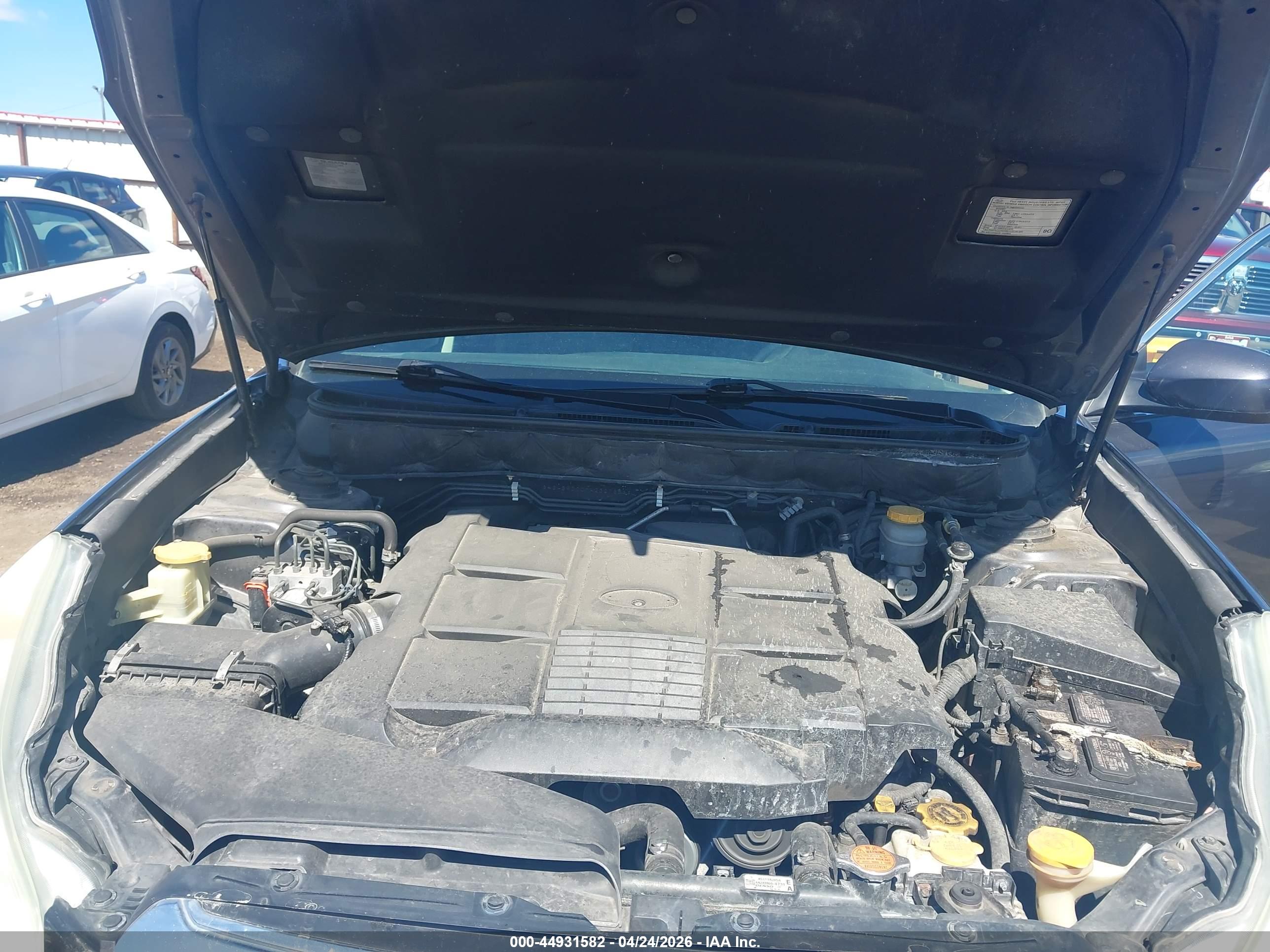 SUBARU OUTBACK image 10