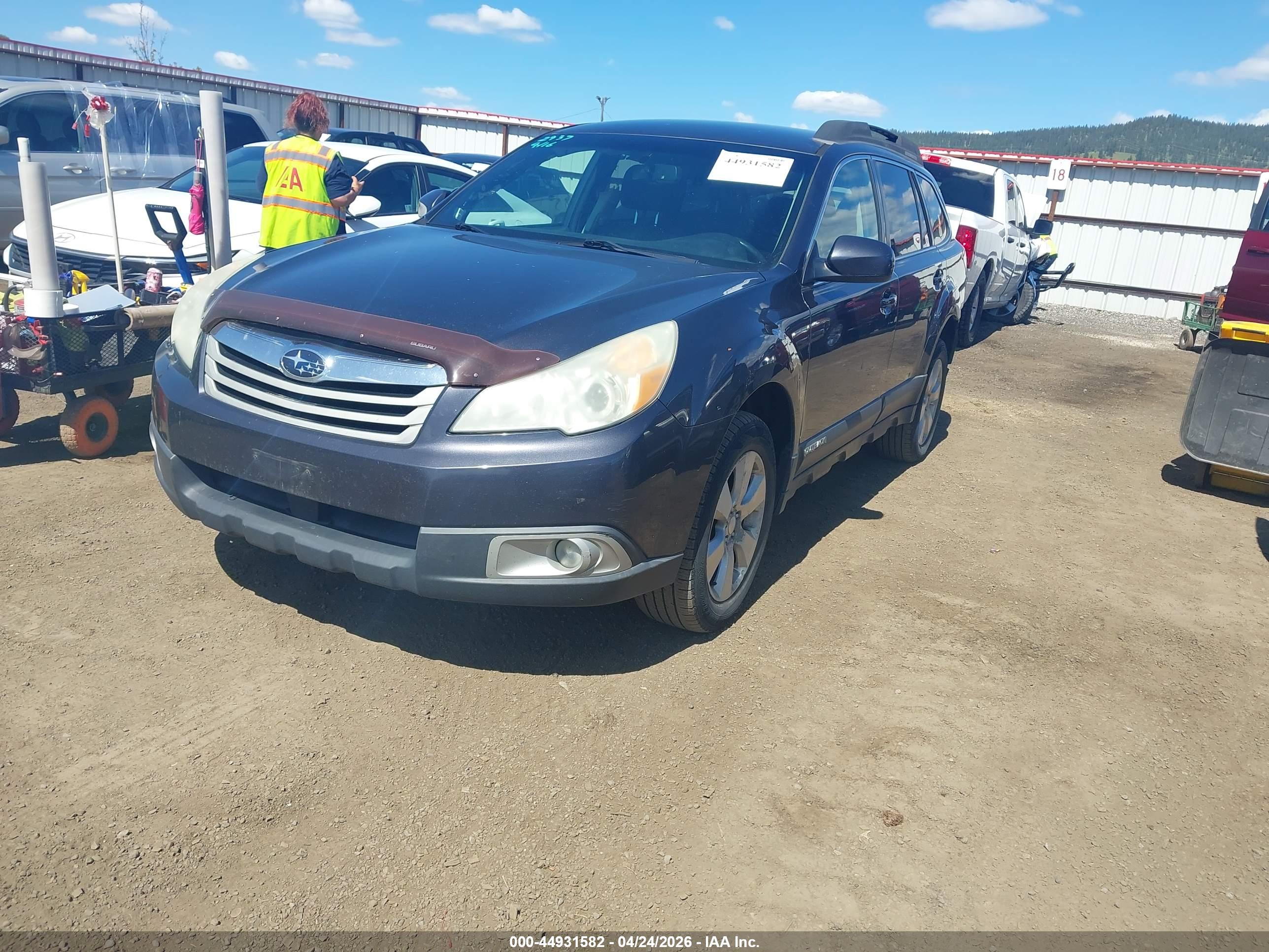 SUBARU OUTBACK image 2