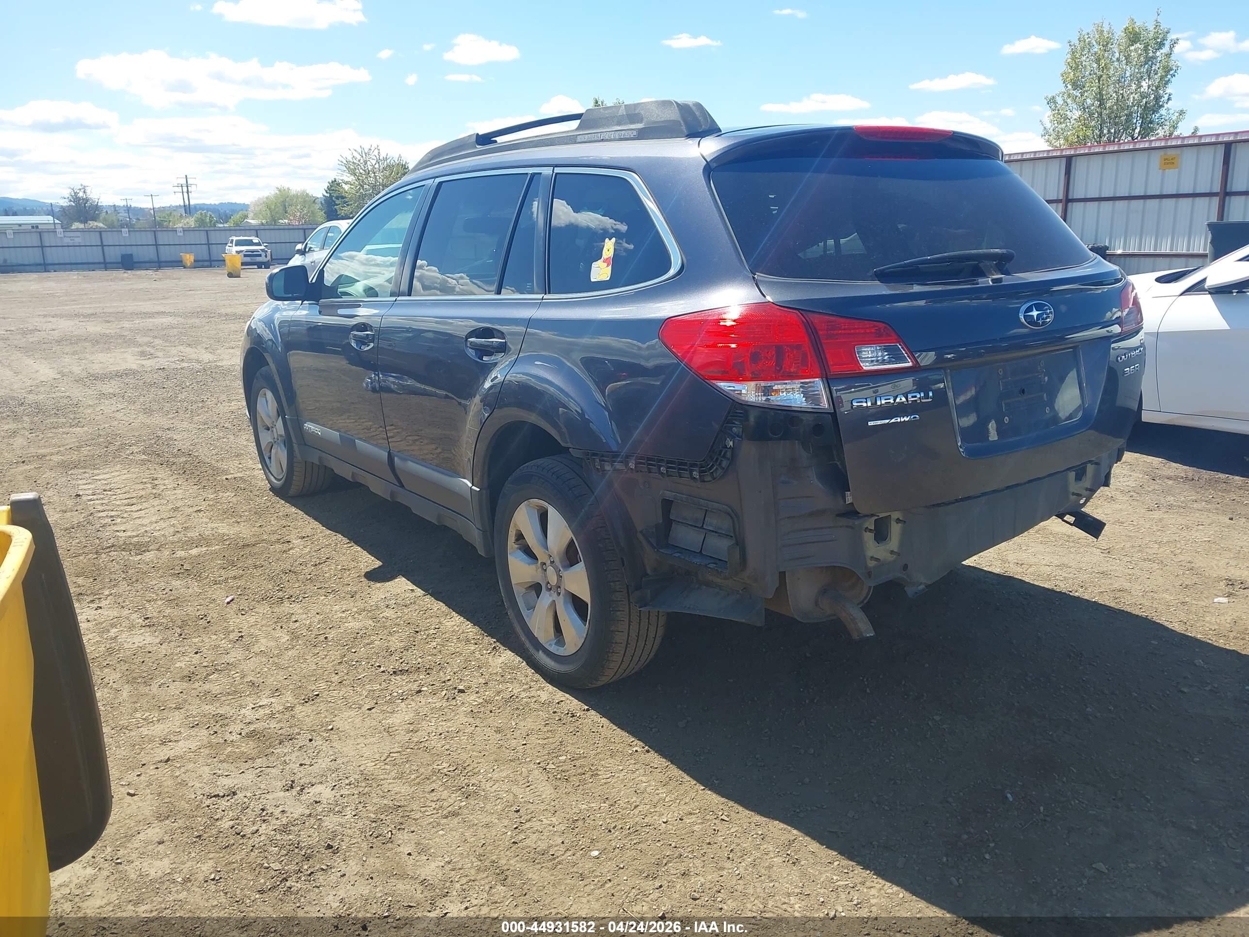 SUBARU OUTBACK image 3