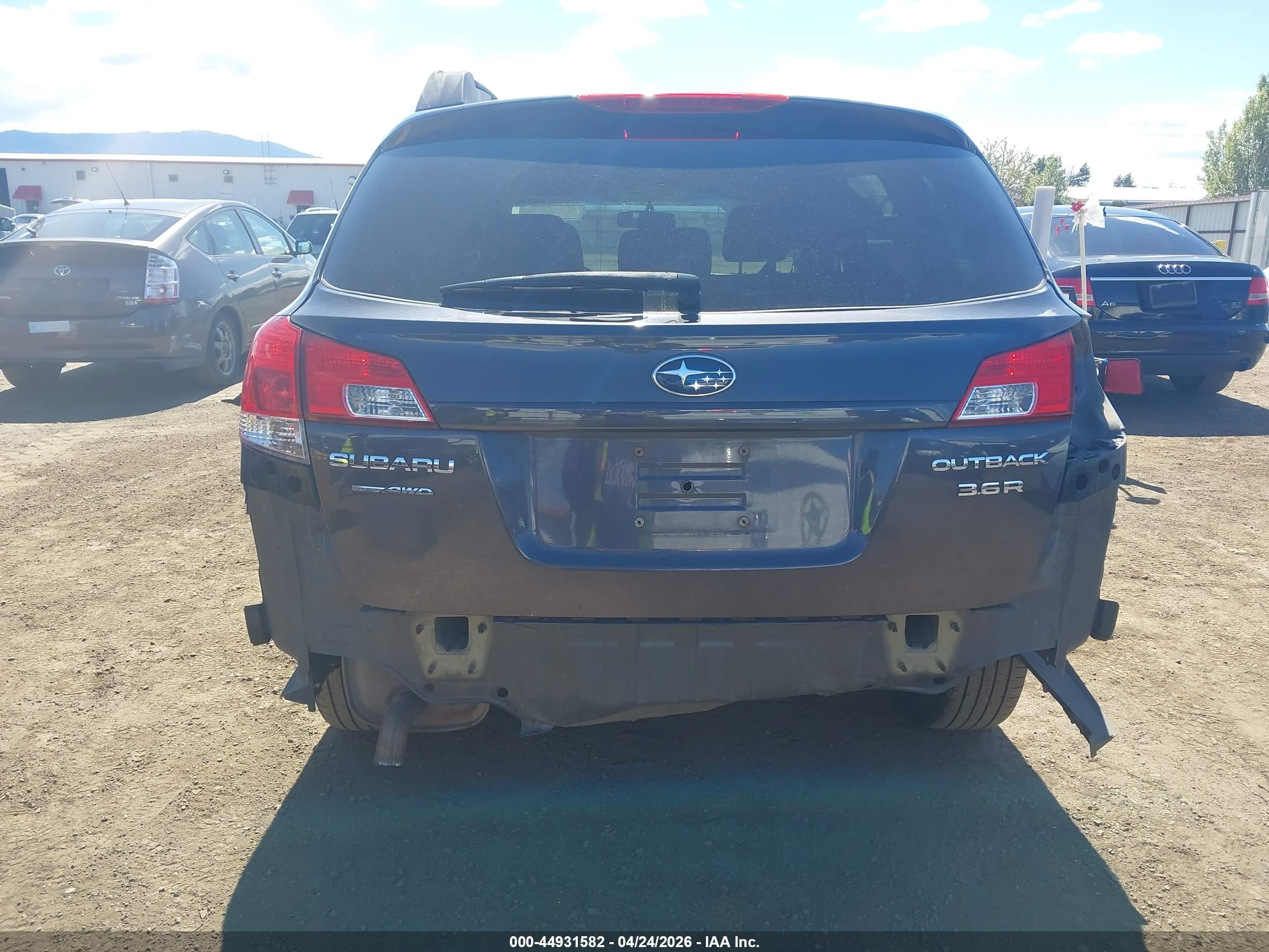 SUBARU OUTBACK image 6