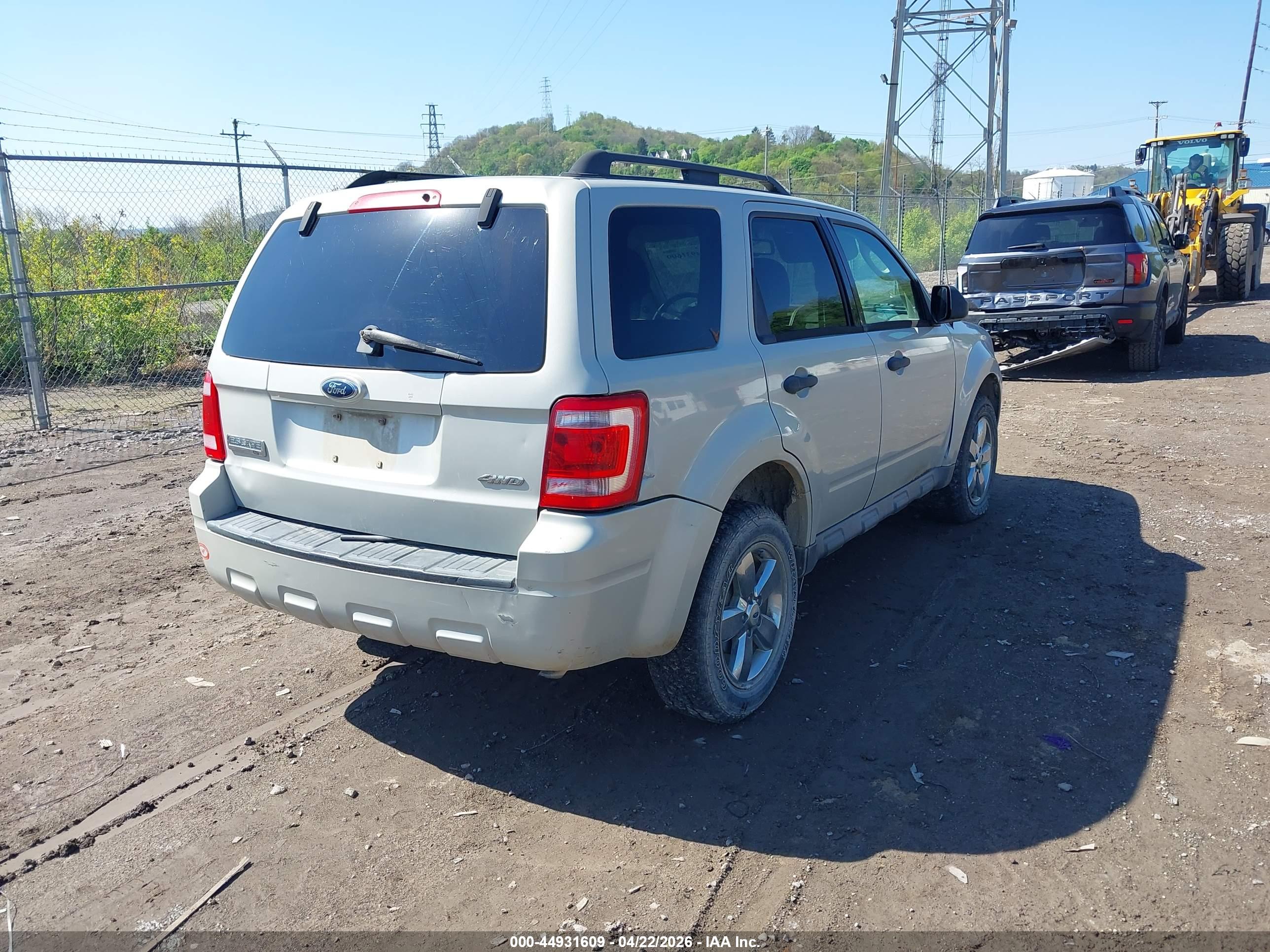 FORD ESCAPE image 4