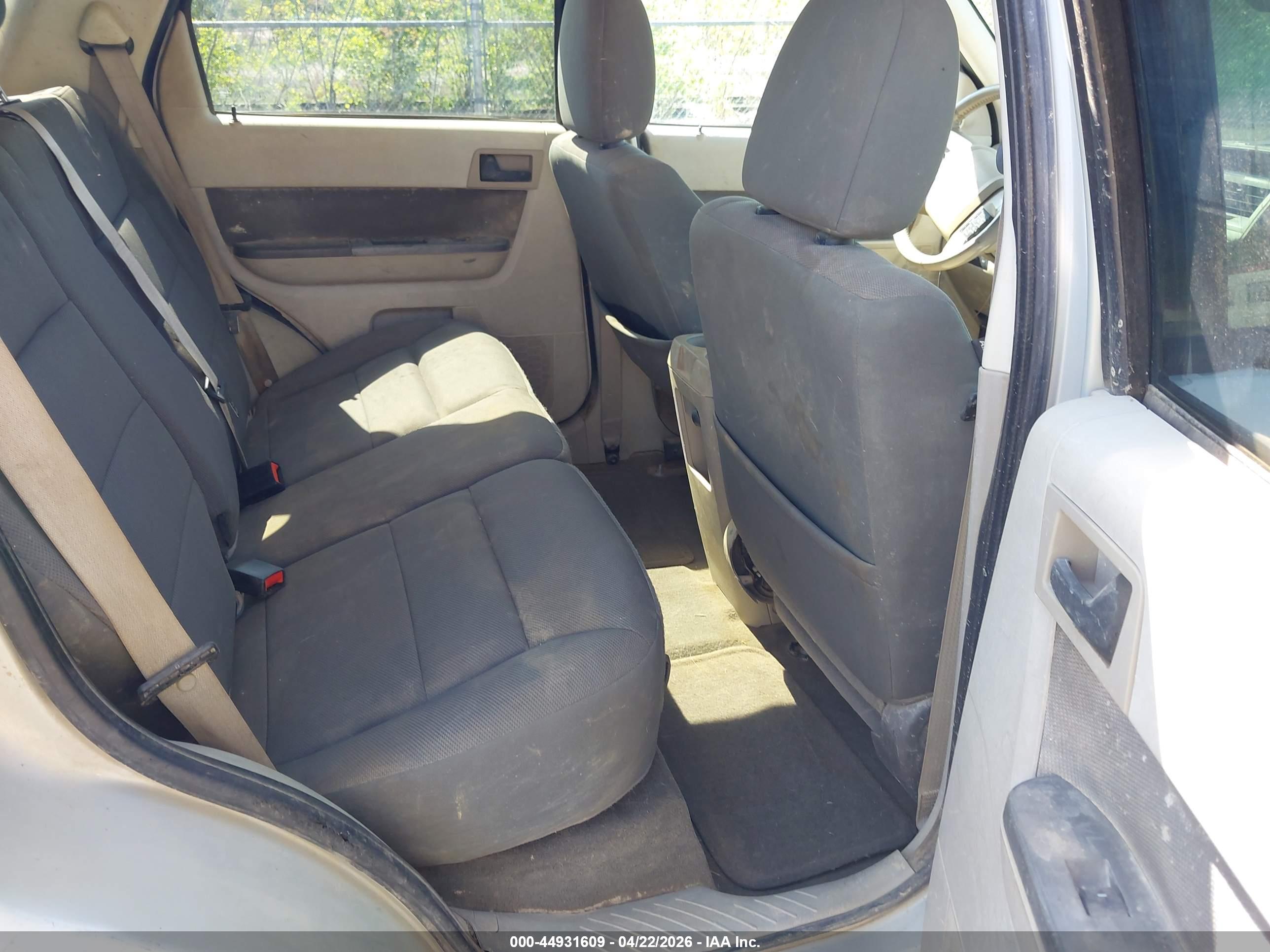 FORD ESCAPE image 8