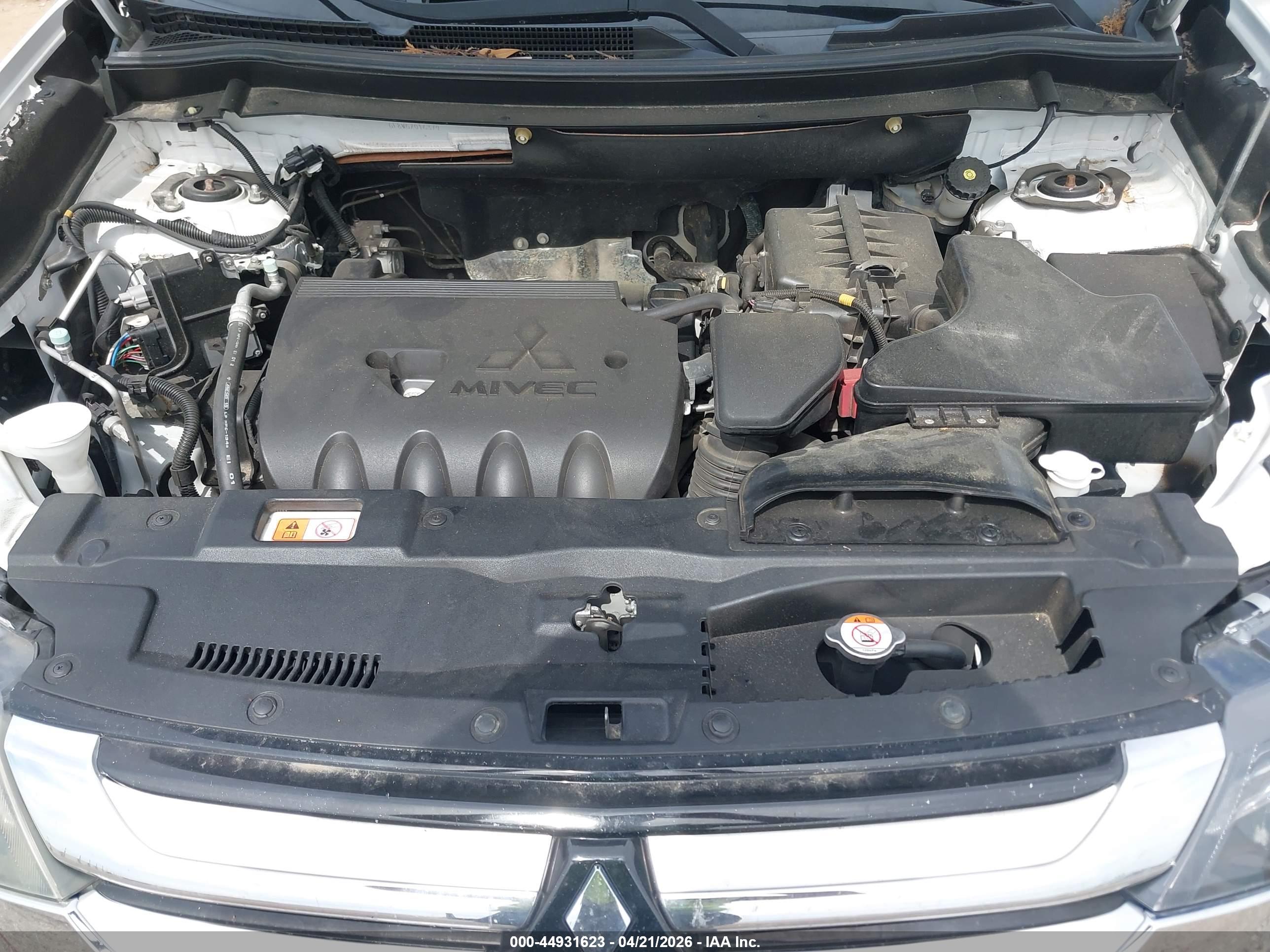 MITSUBISHI OUTLANDER image 10
