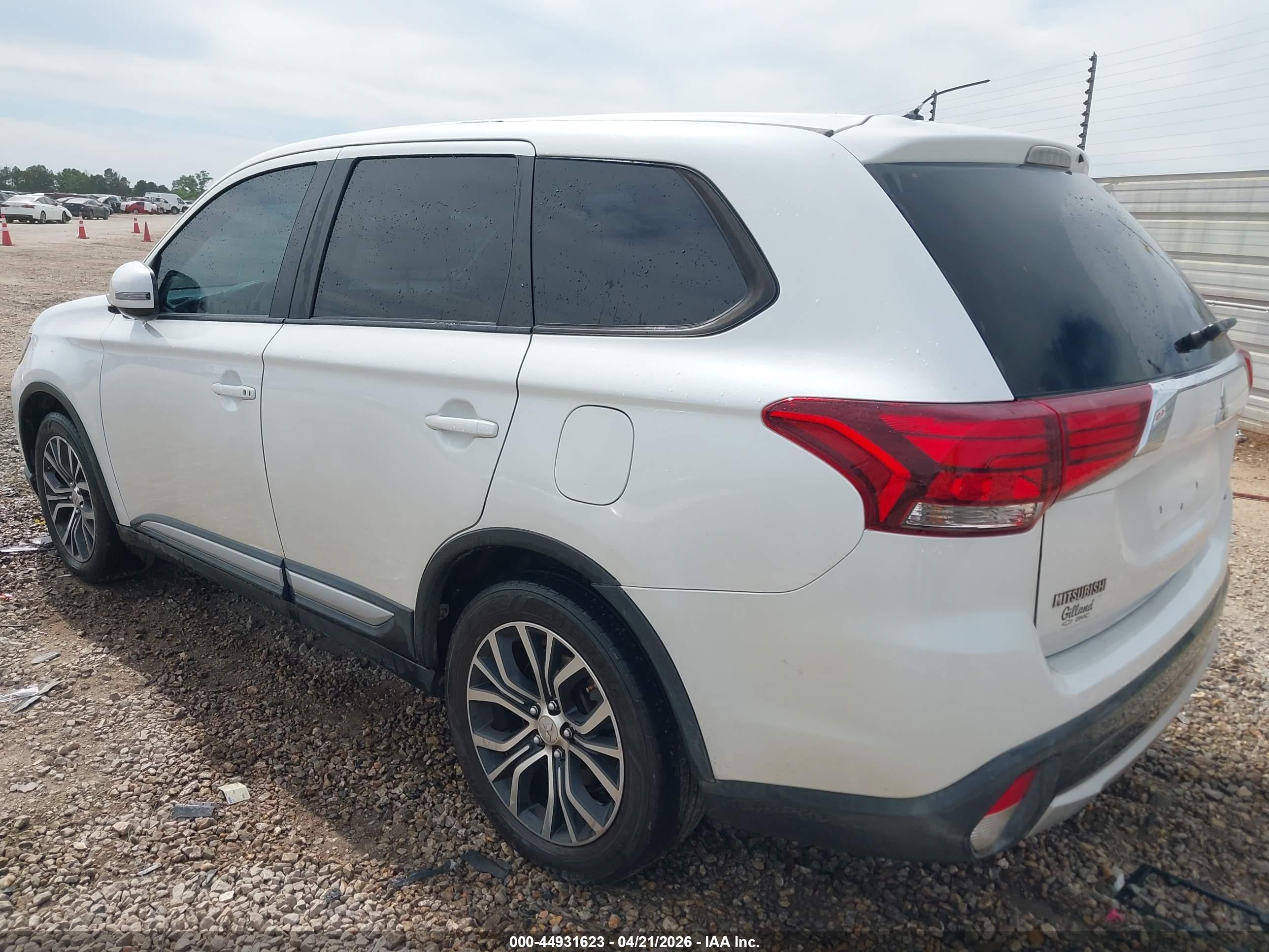 MITSUBISHI OUTLANDER image 3
