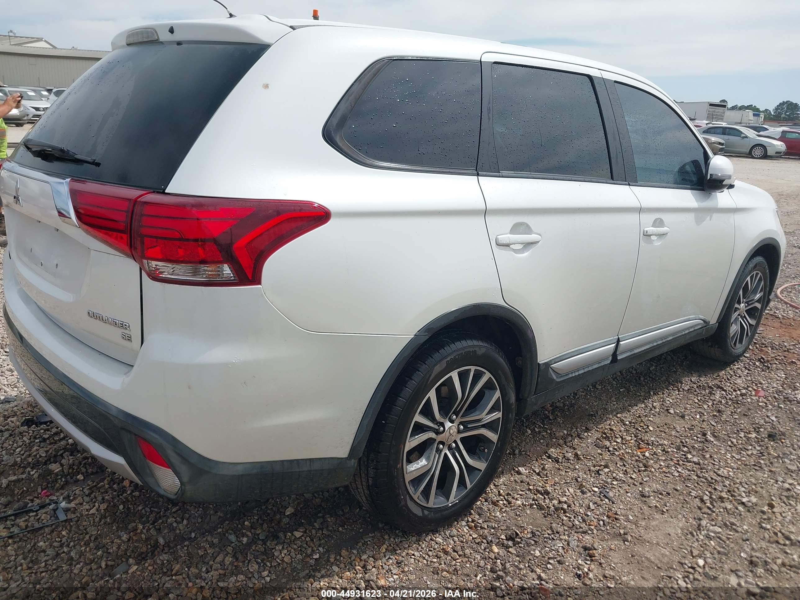 MITSUBISHI OUTLANDER image 4