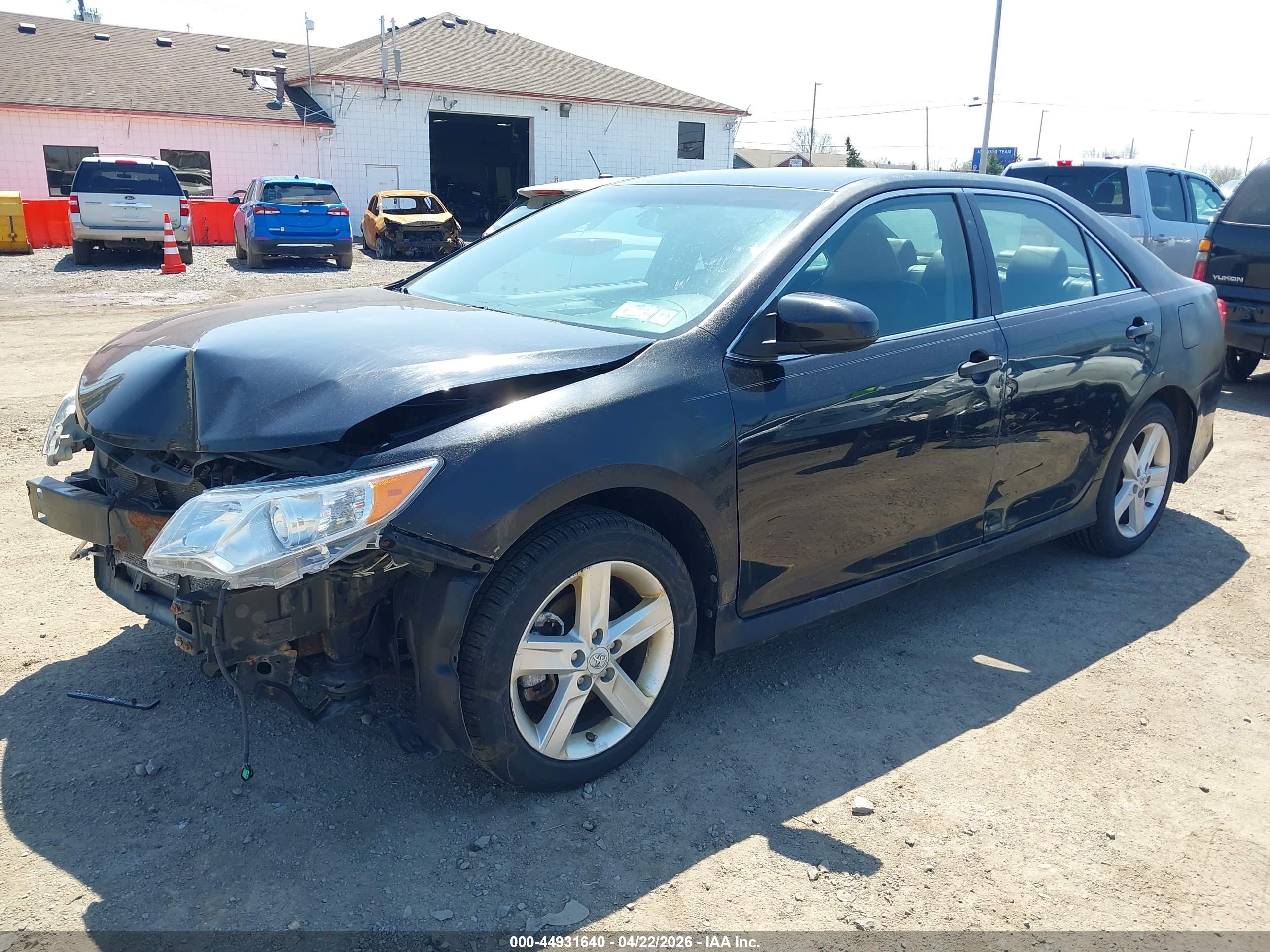 TOYOTA CAMRY image 2