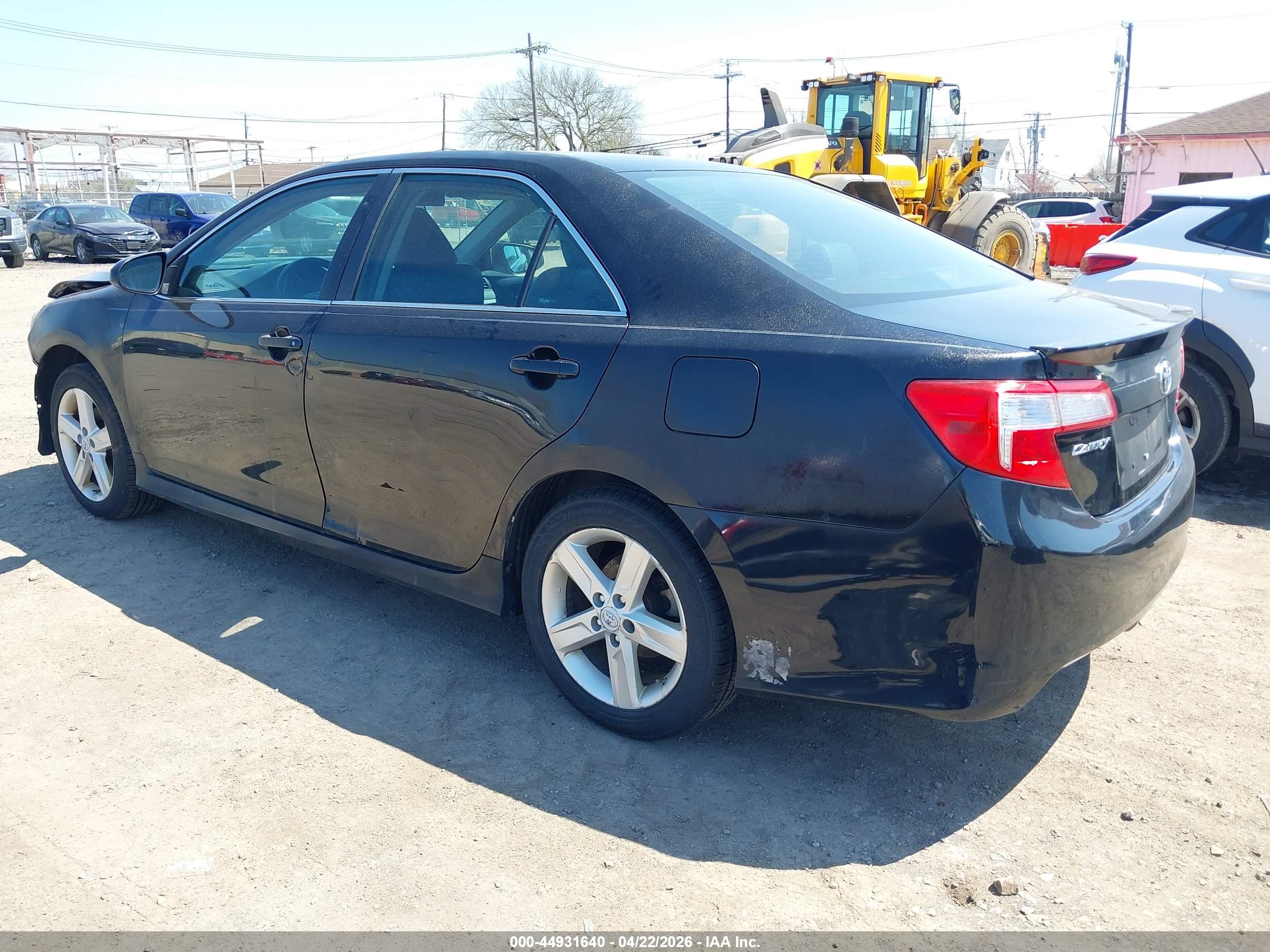 TOYOTA CAMRY image 3