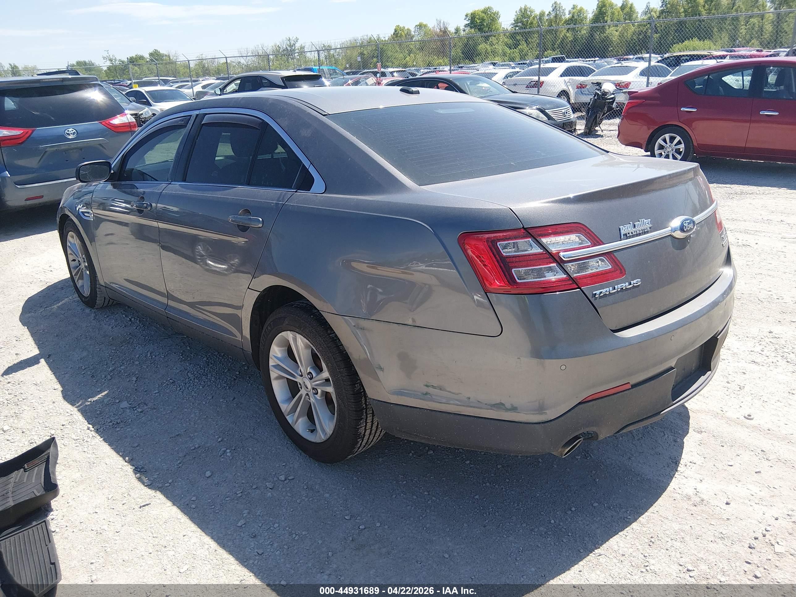 FORD TAURUS image 3