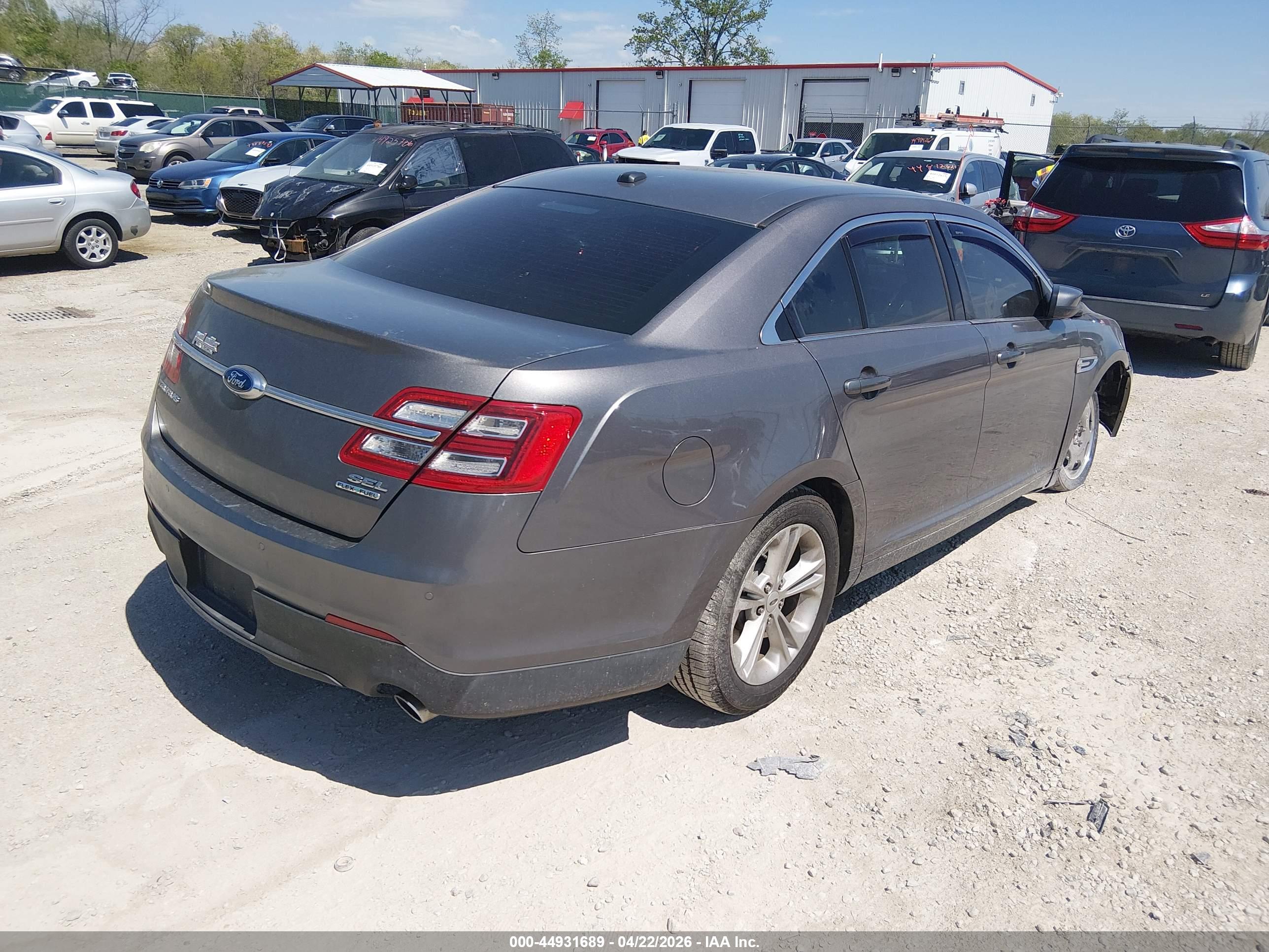 FORD TAURUS image 4