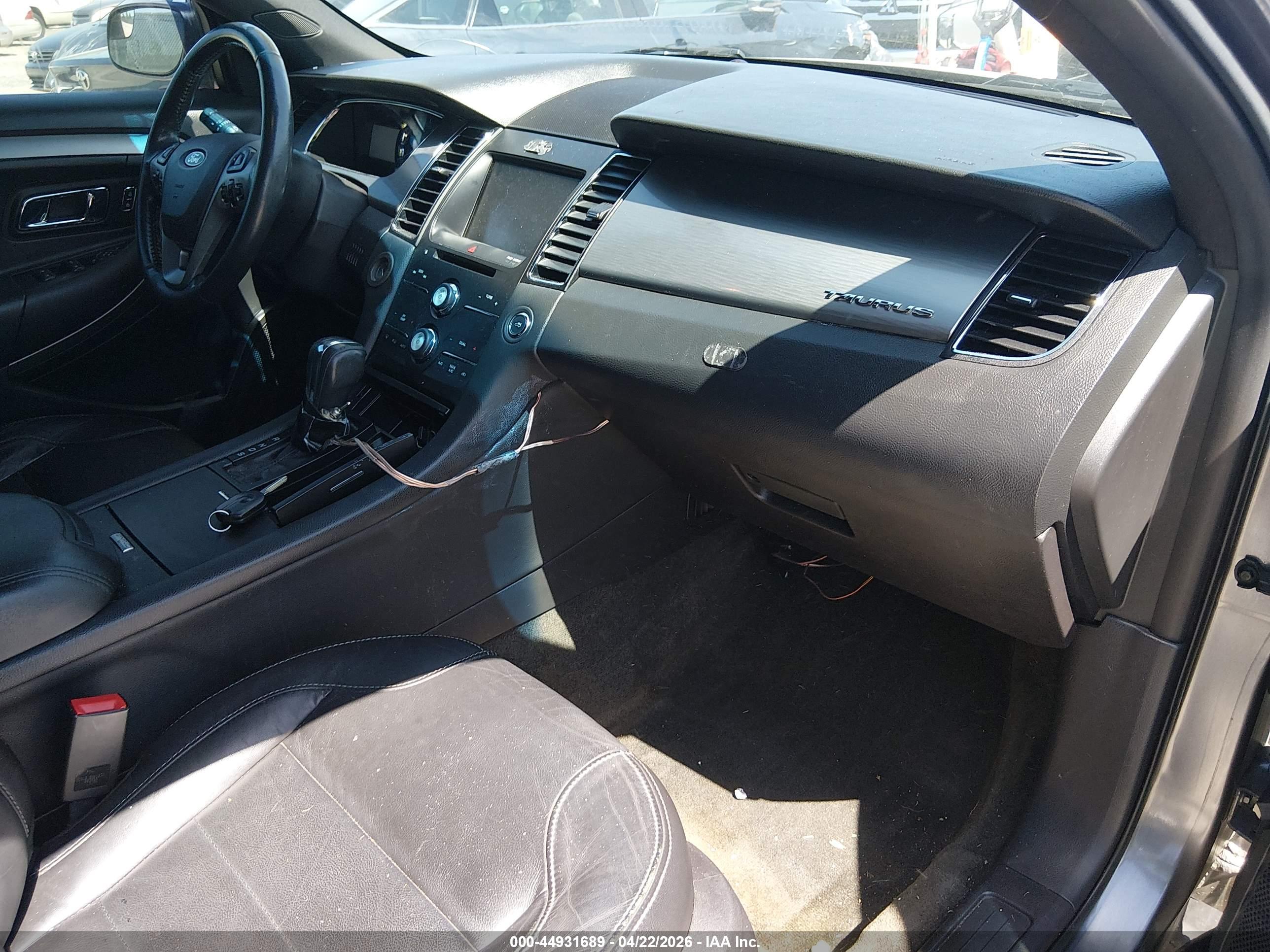 FORD TAURUS image 5