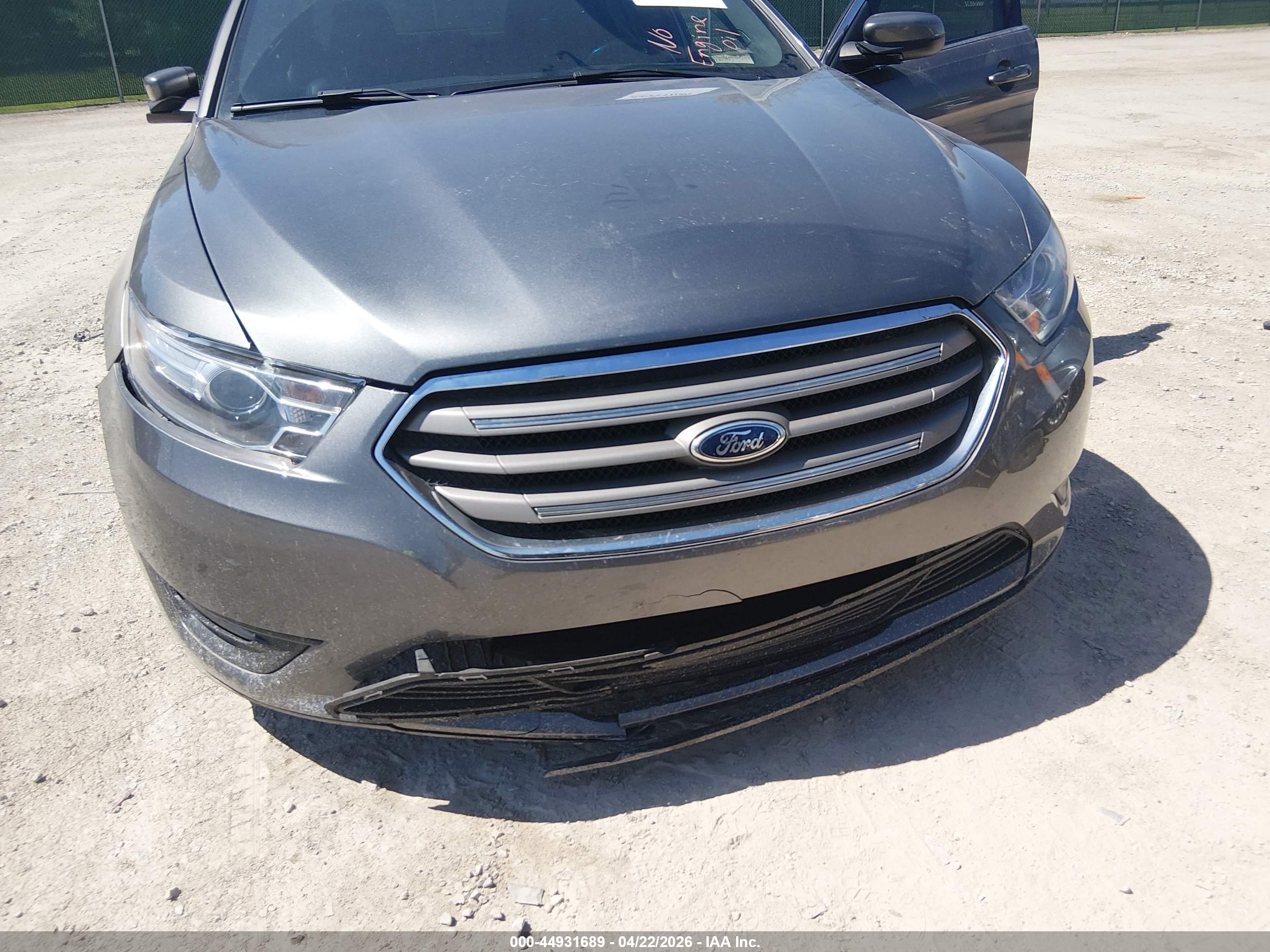 FORD TAURUS image 6