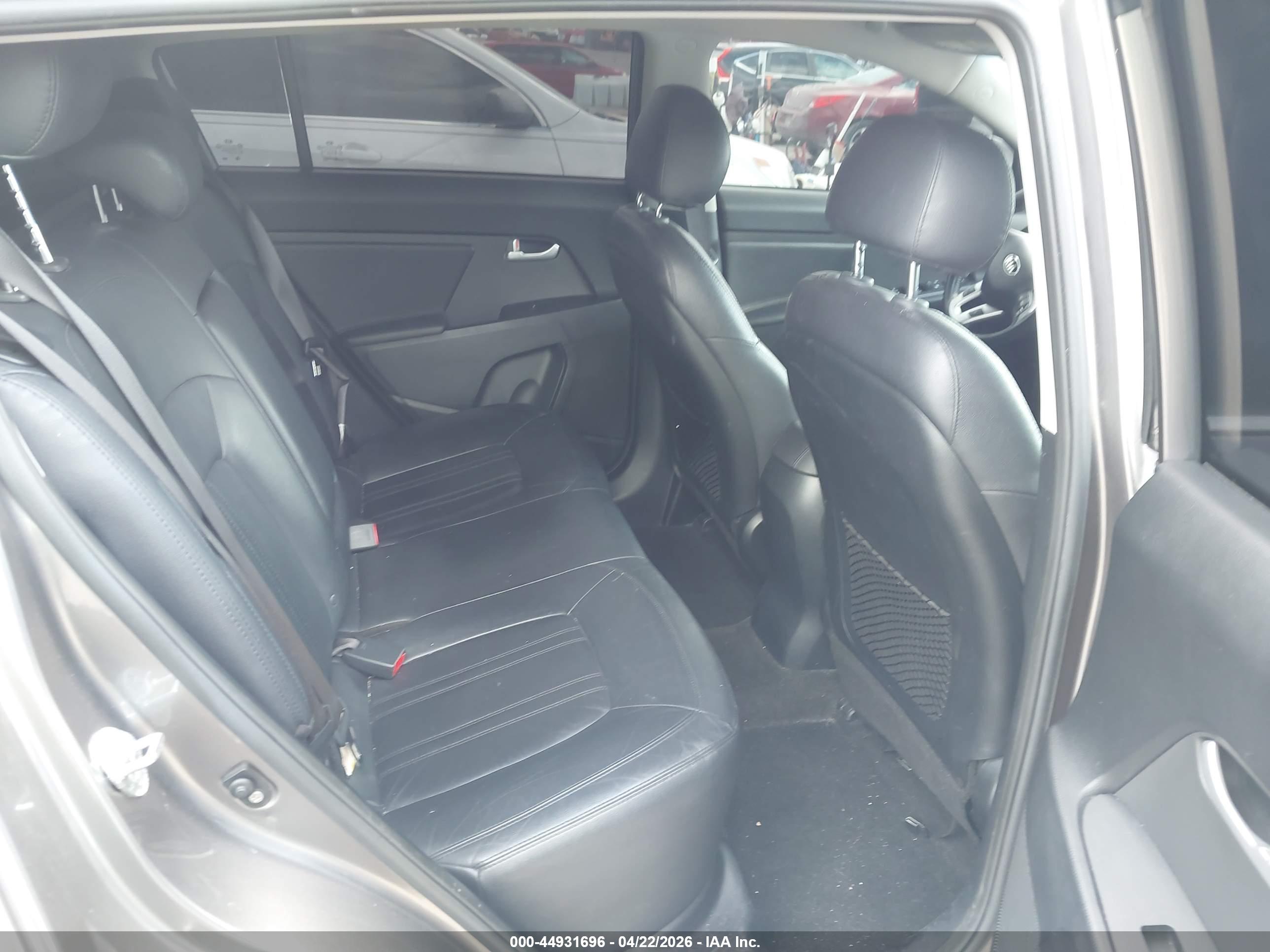 KIA SPORTAGE image 8