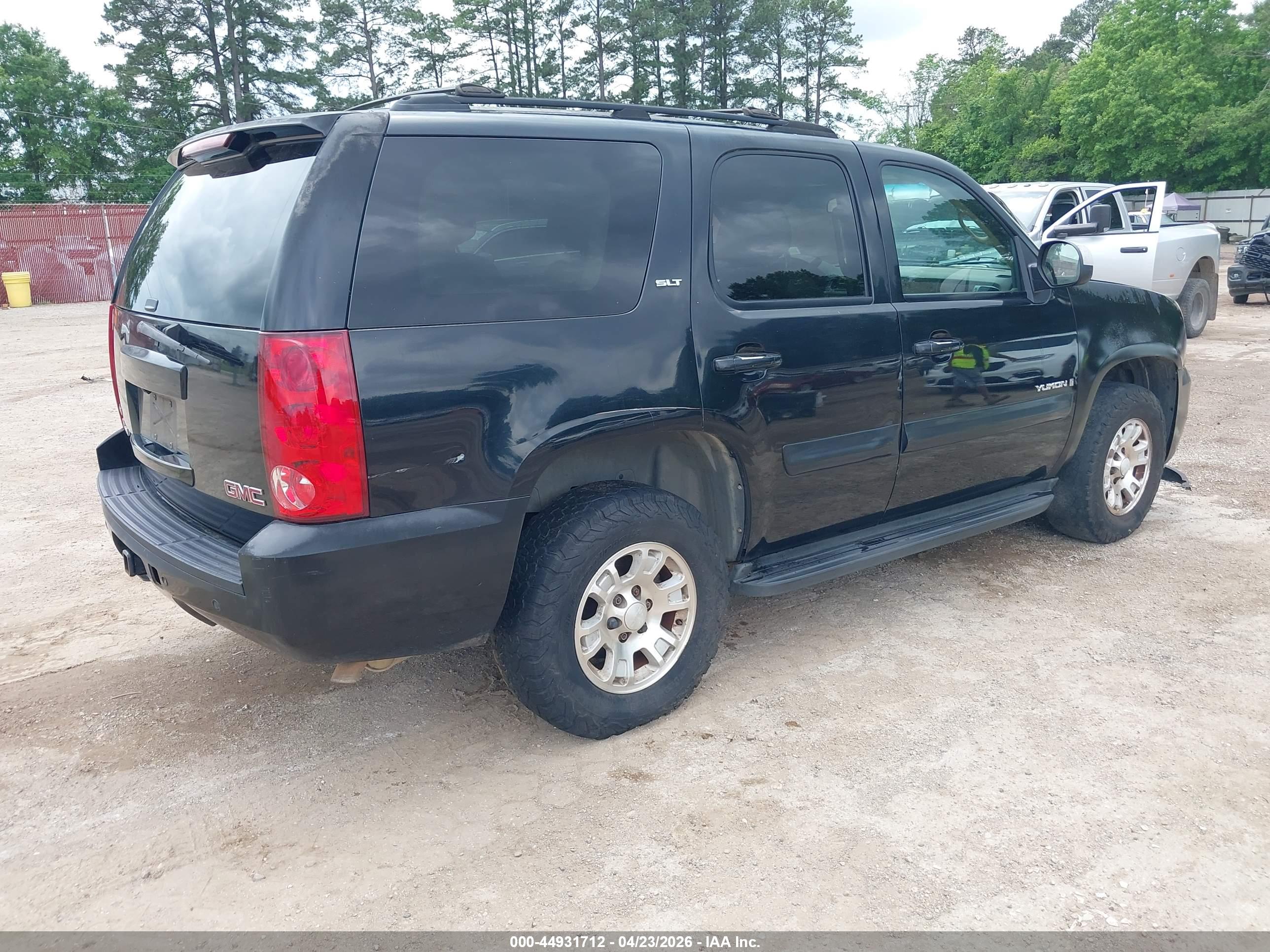 GMC YUKON image 4
