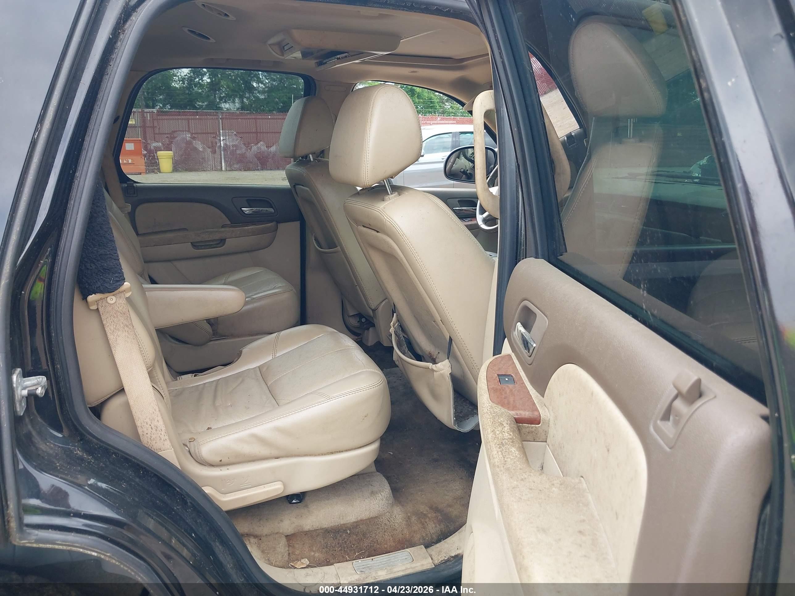 GMC YUKON image 8