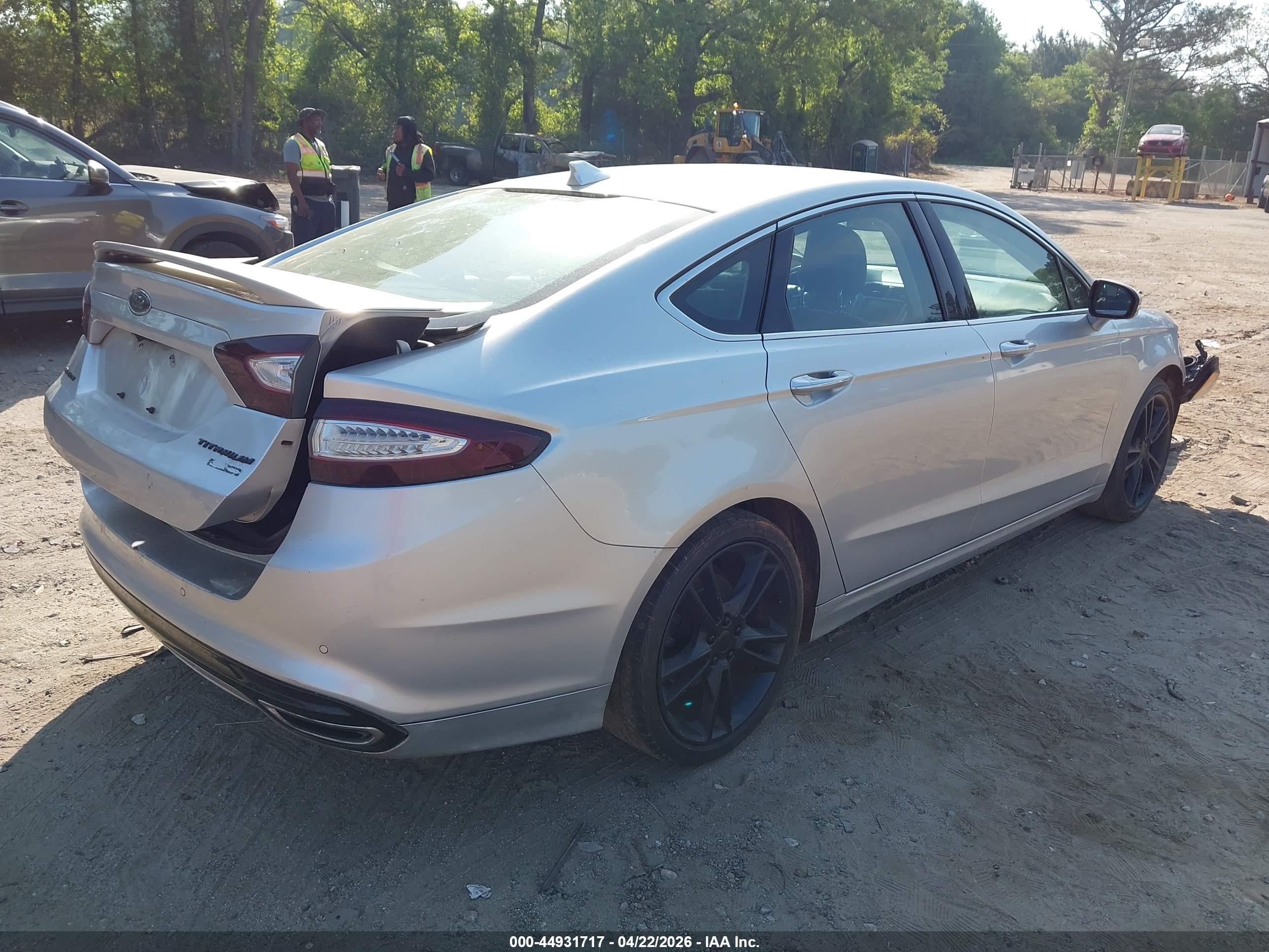 FORD FUSION image 4