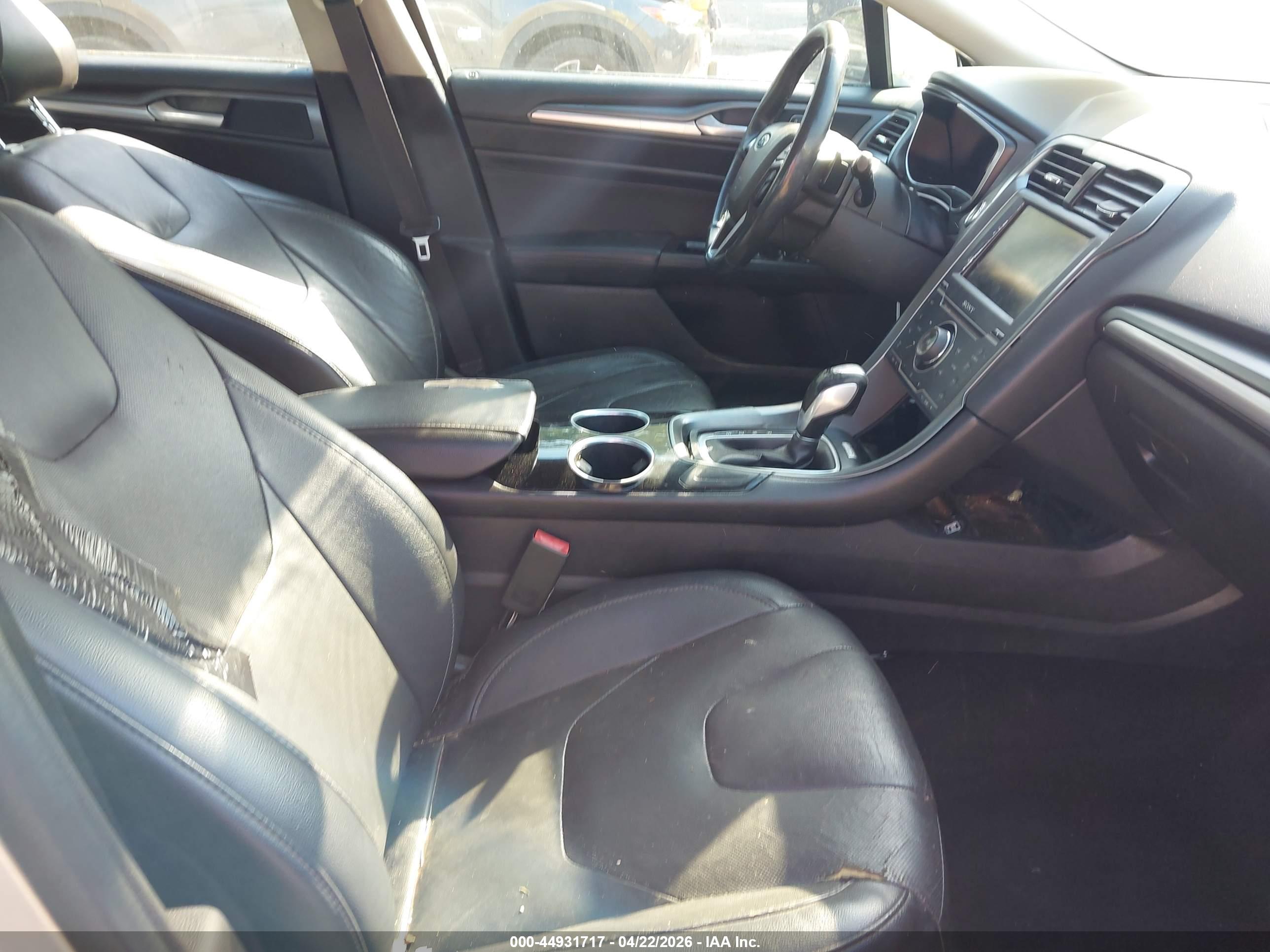 FORD FUSION image 5