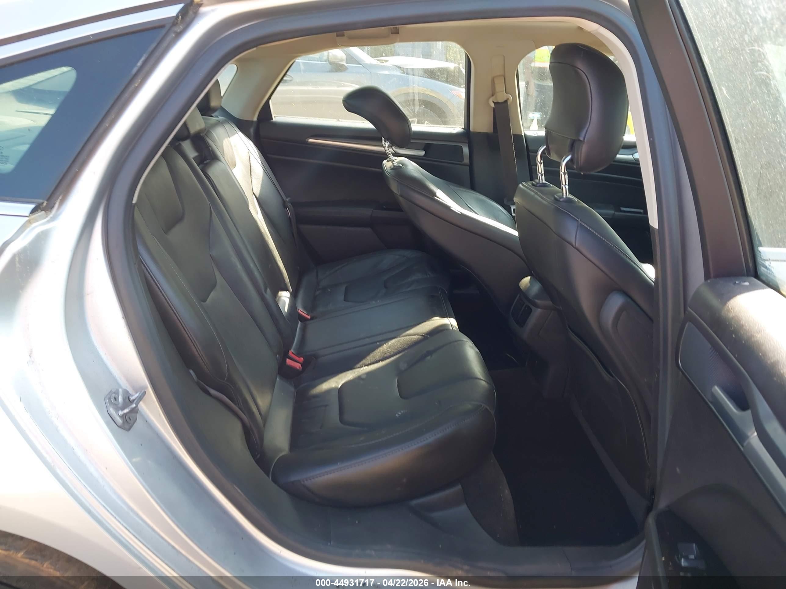 FORD FUSION image 8