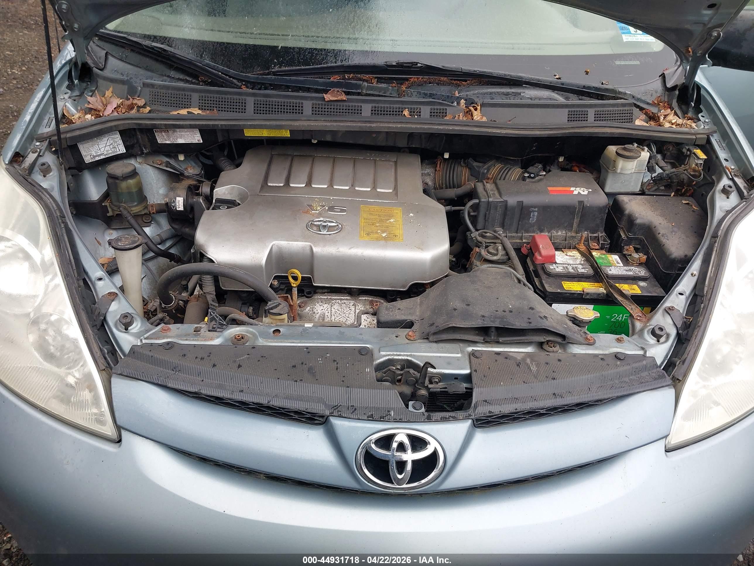 TOYOTA SIENNA image 10