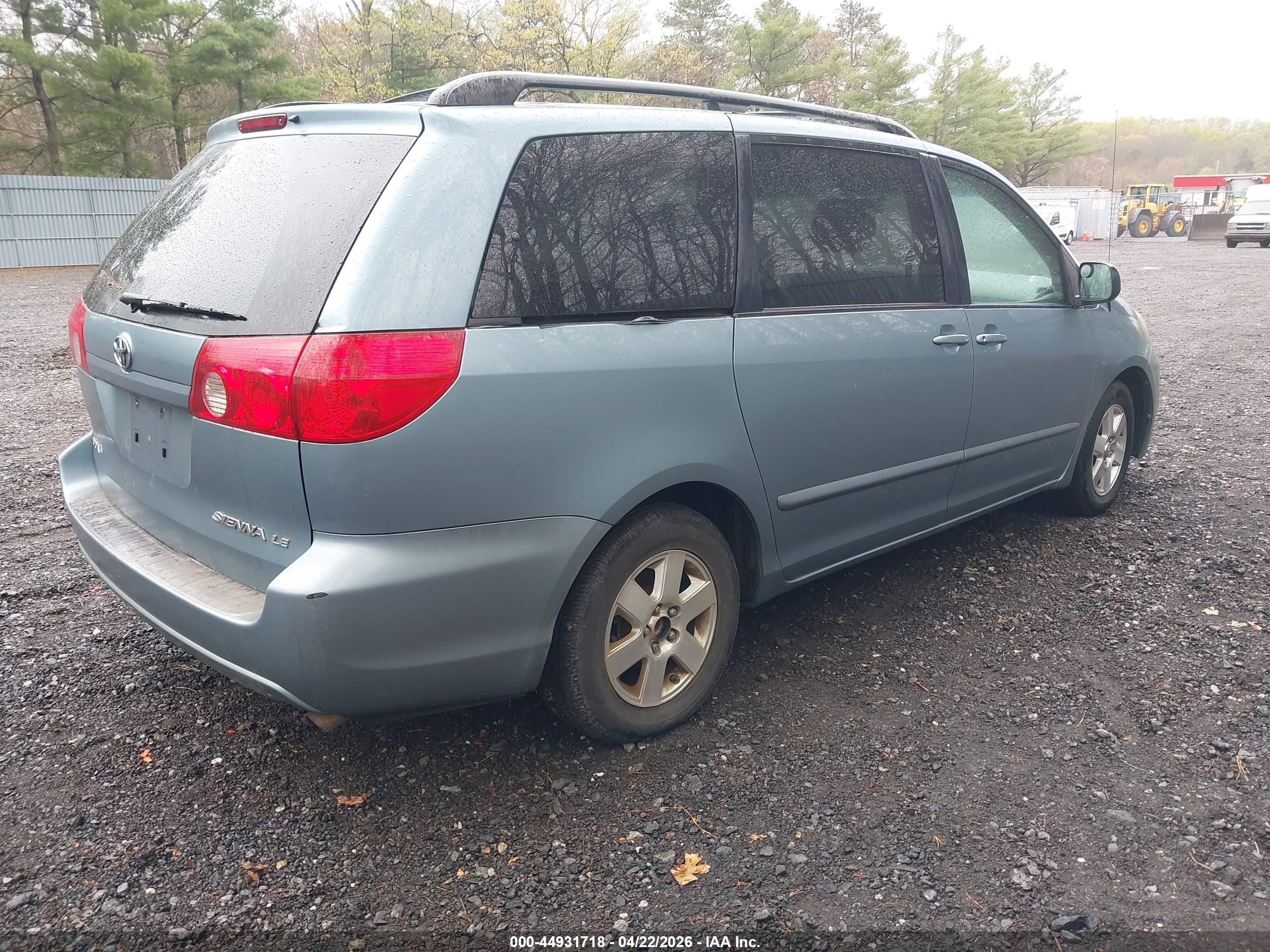 TOYOTA SIENNA image 4