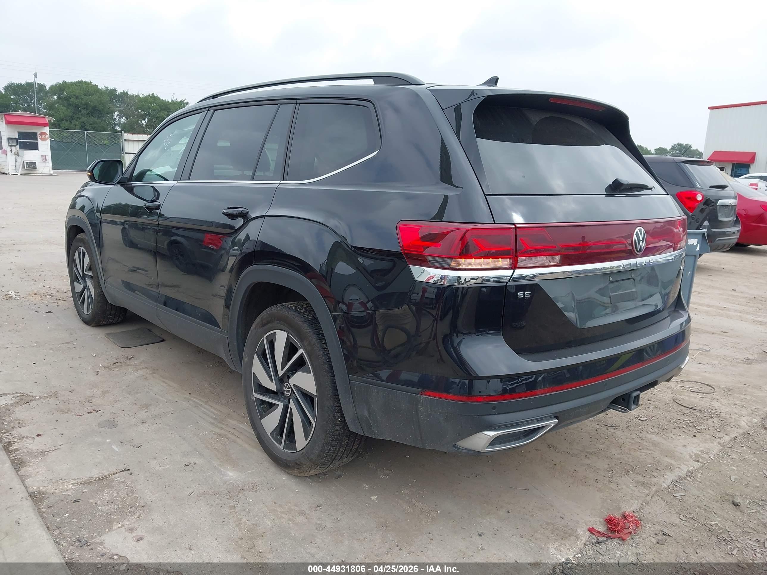 VOLKSWAGEN ATLAS image 3