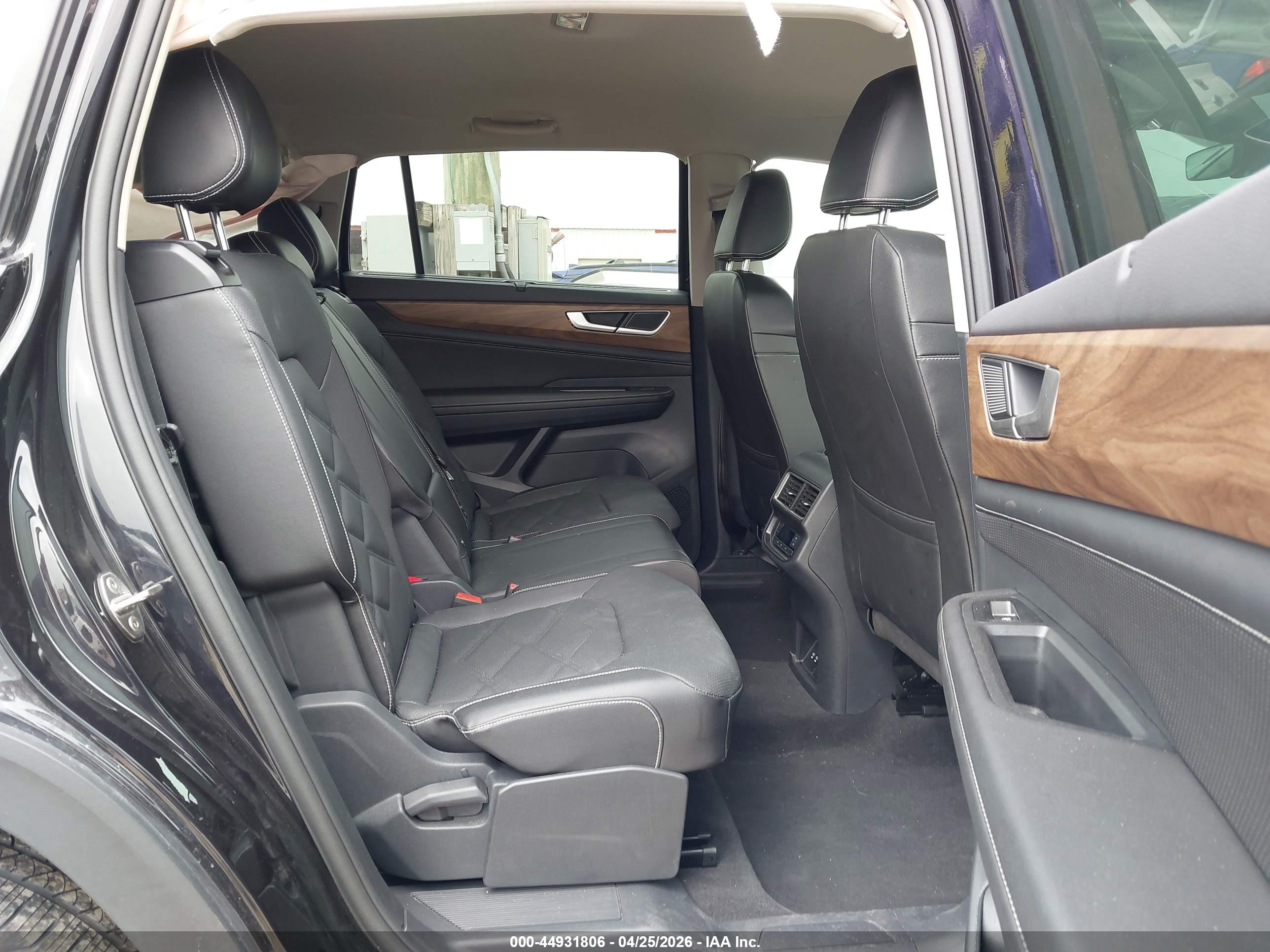 VOLKSWAGEN ATLAS image 8