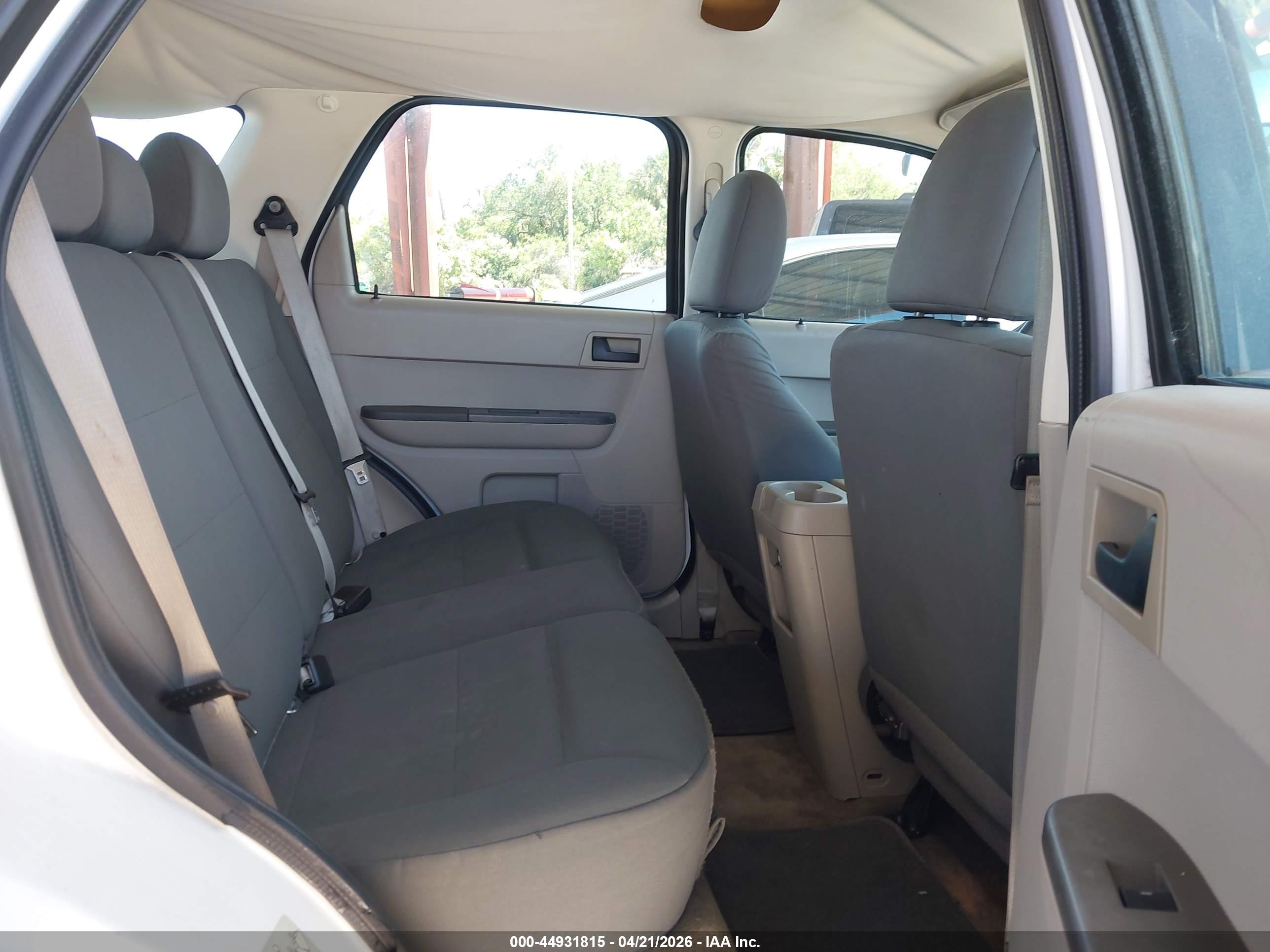 FORD ESCAPE image 8