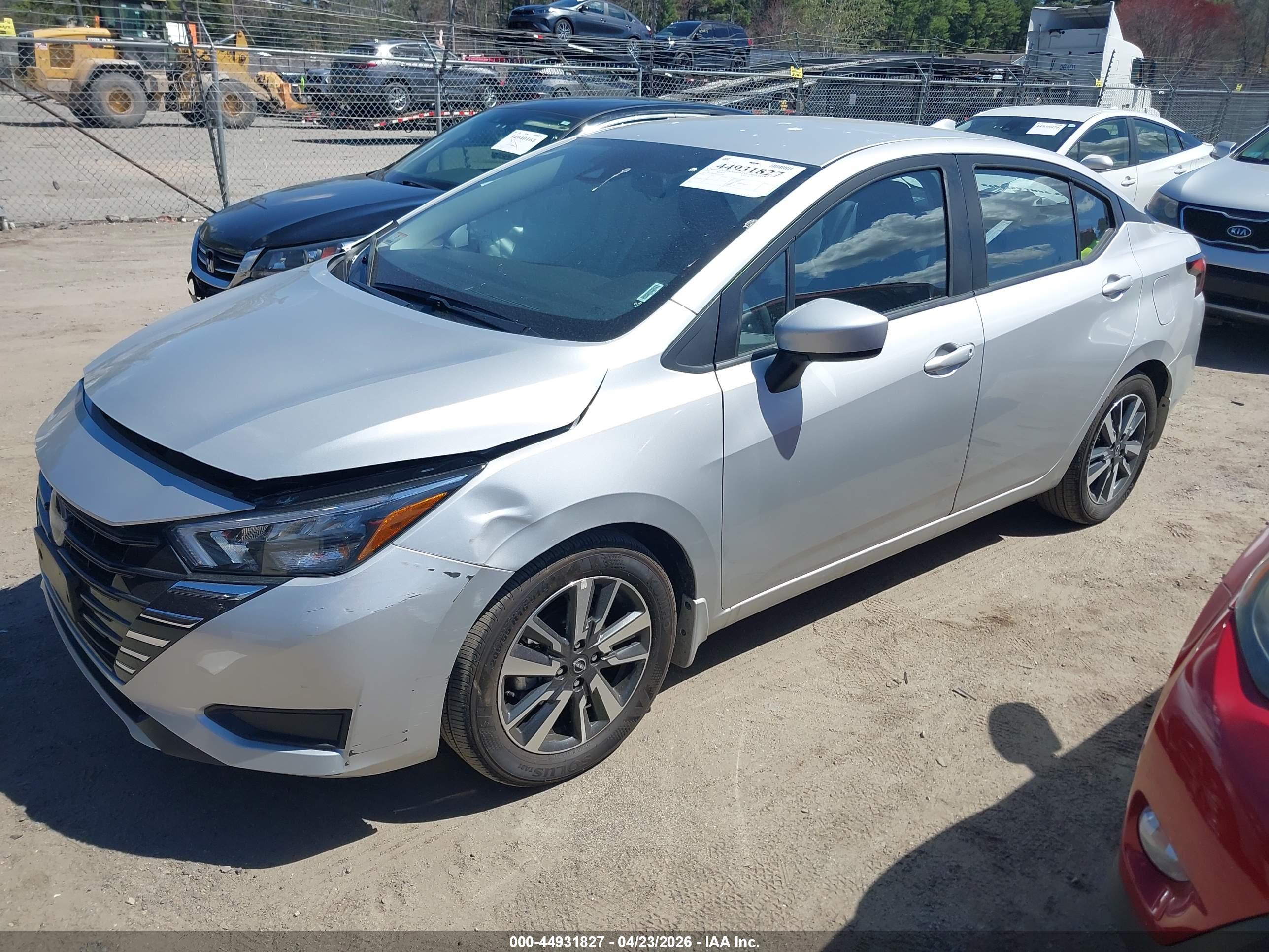 NISSAN VERSA image 2