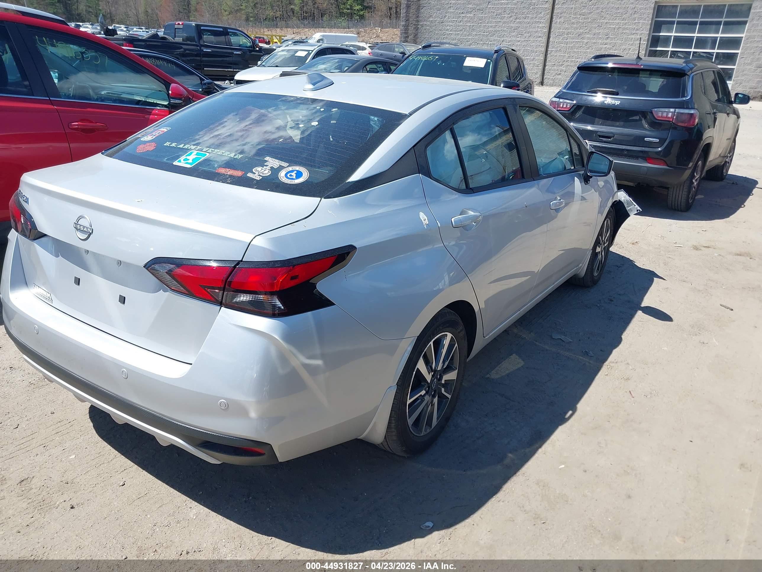 NISSAN VERSA image 4
