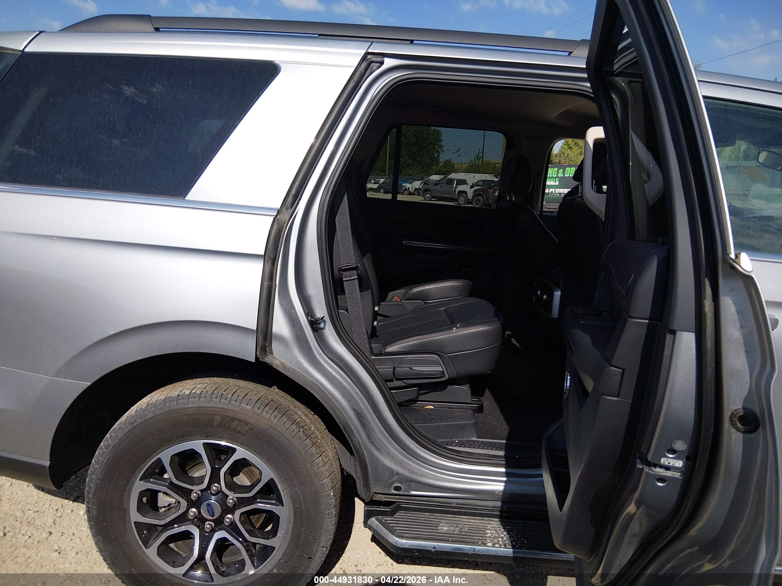 FORD EXPEDITION image 8