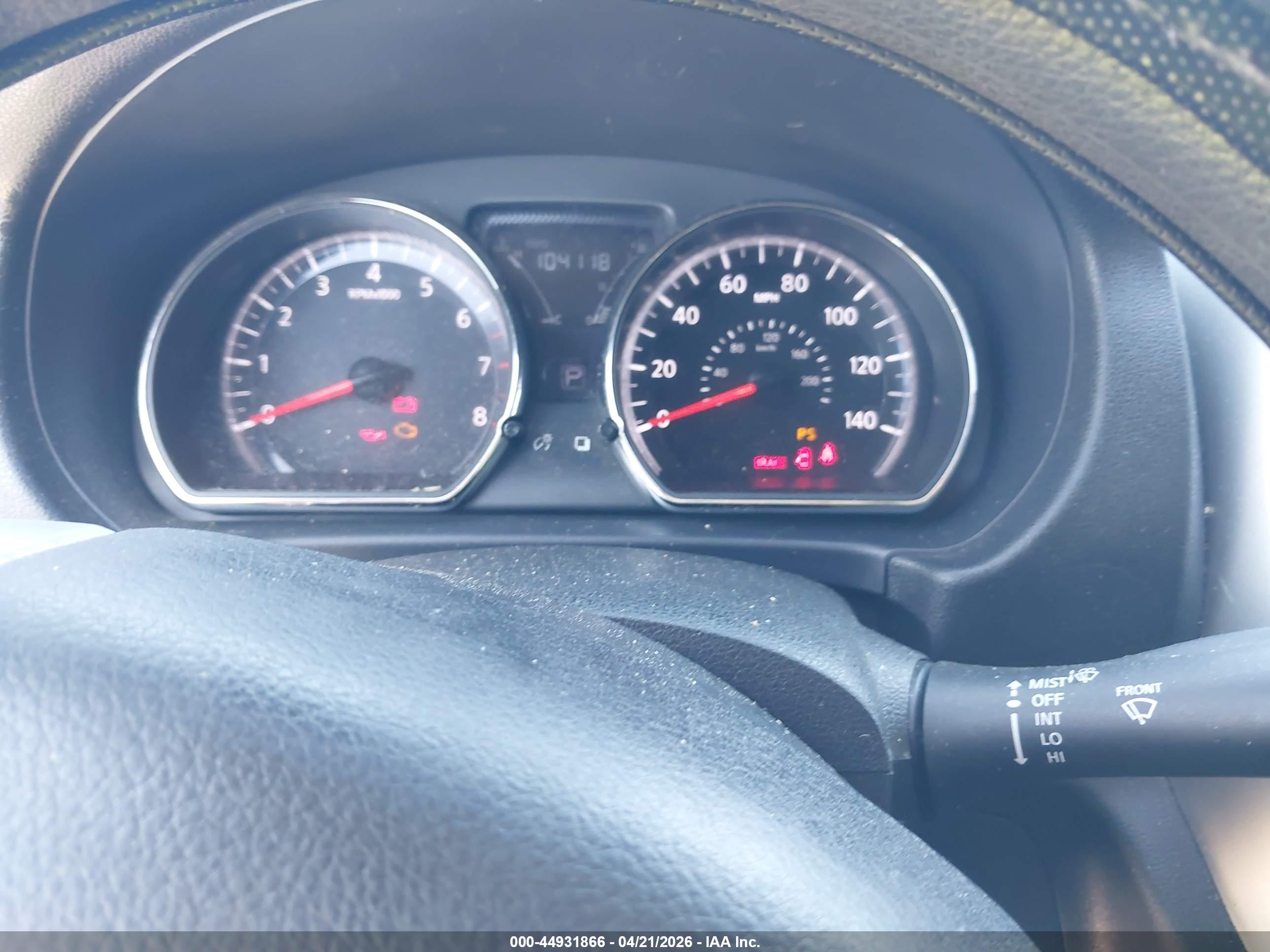 NISSAN VERSA image 7