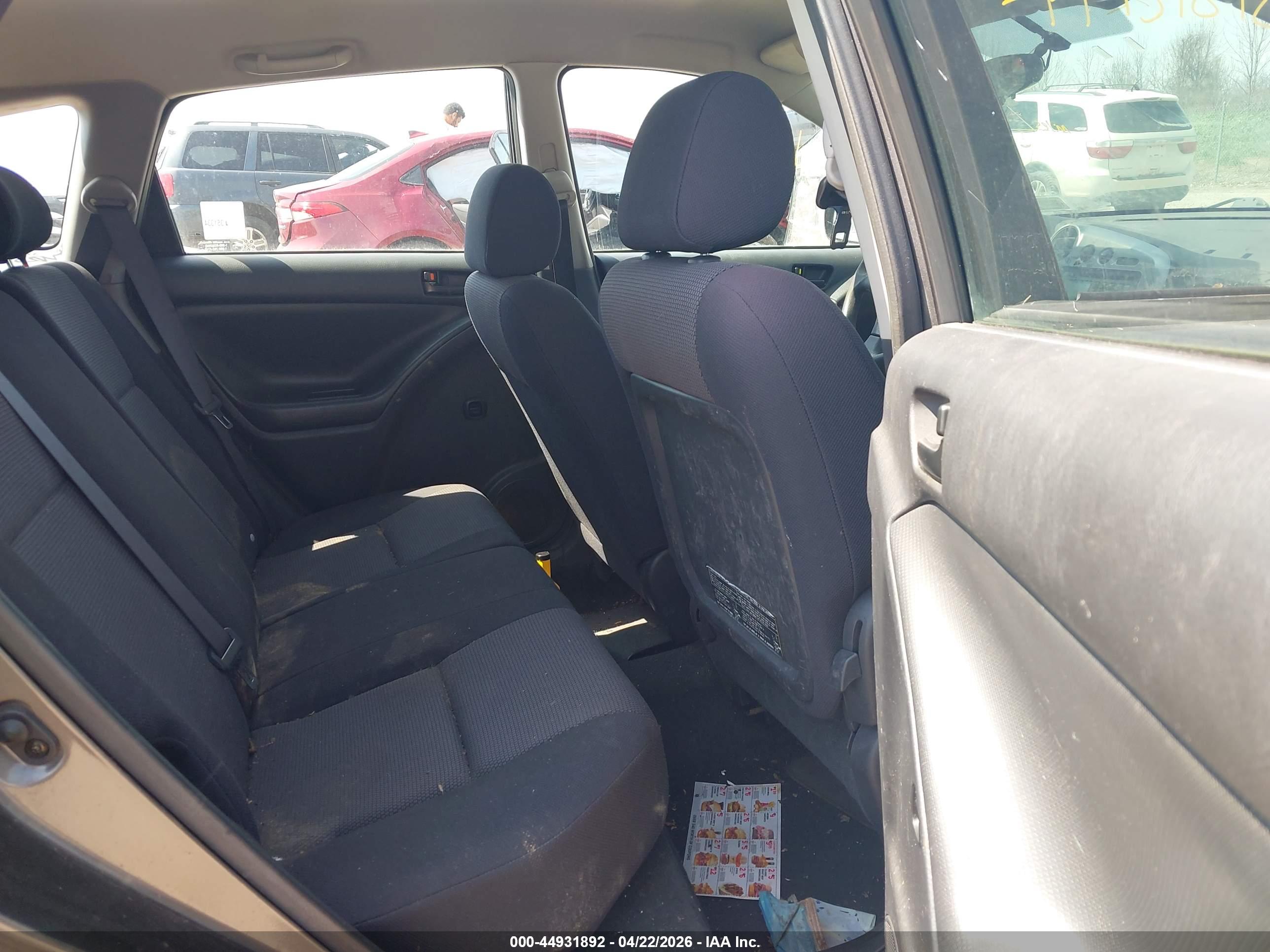 PONTIAC VIBE image 8