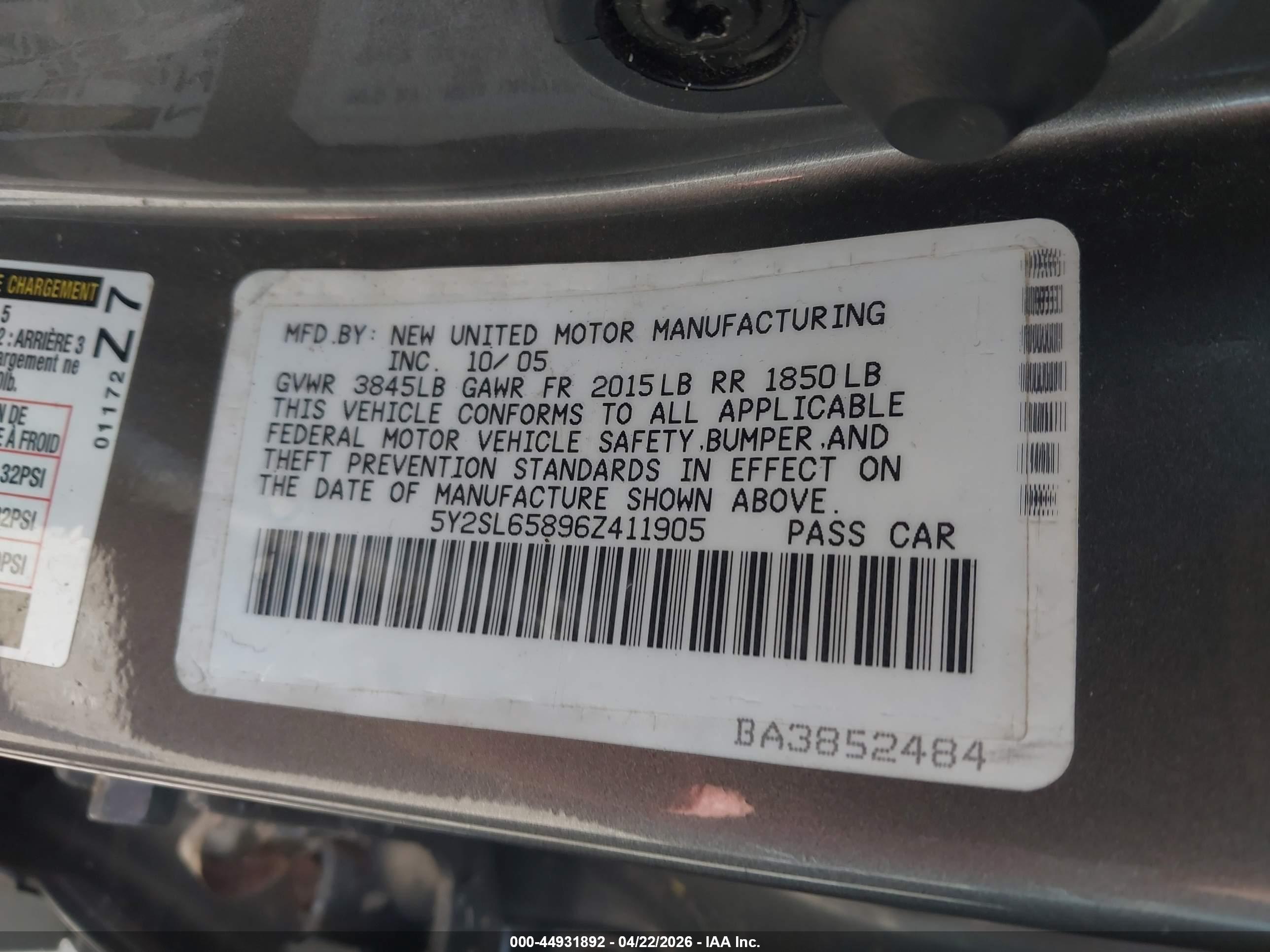 PONTIAC VIBE image 9