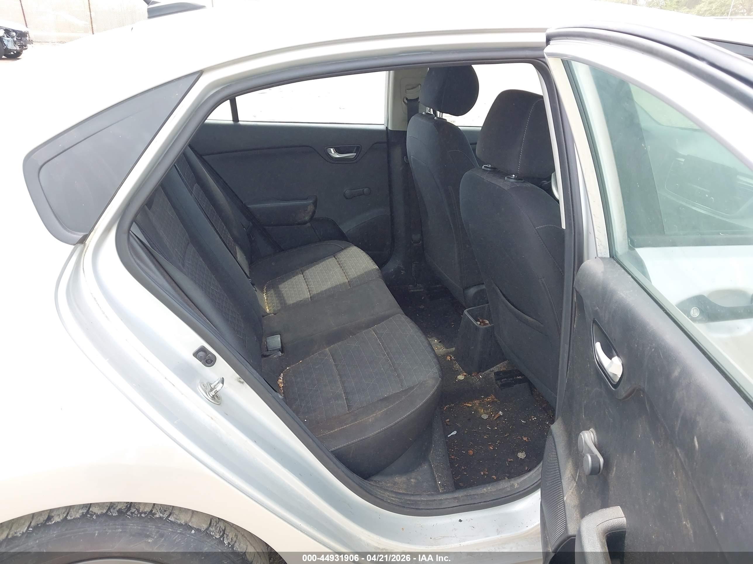KIA RIO image 8