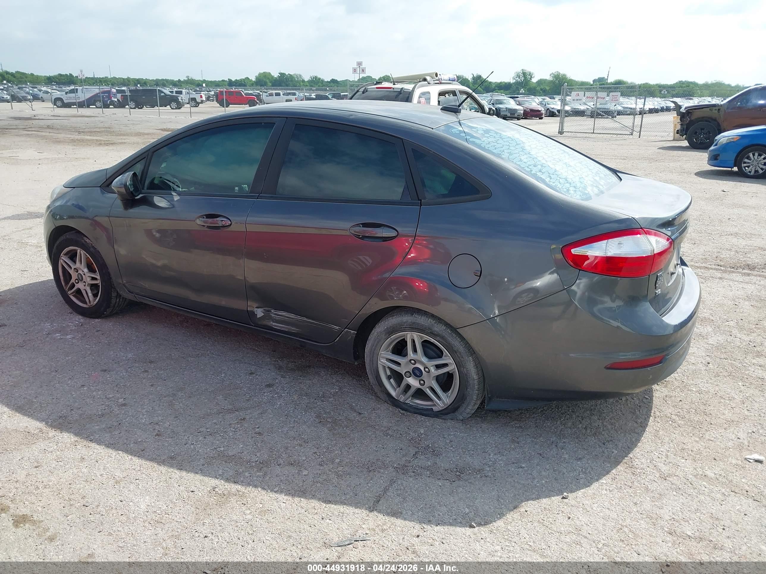 FORD FIESTA image 3