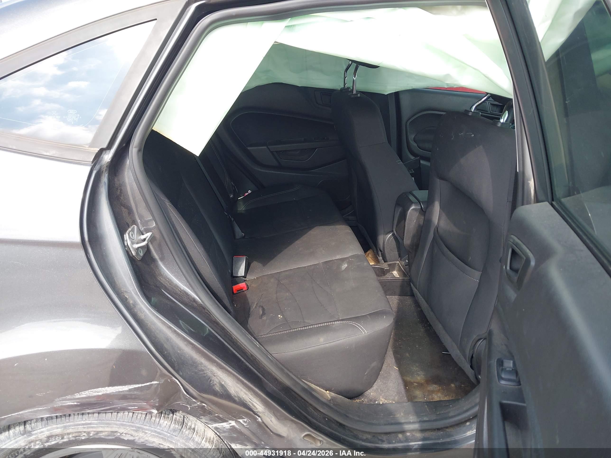 FORD FIESTA image 8
