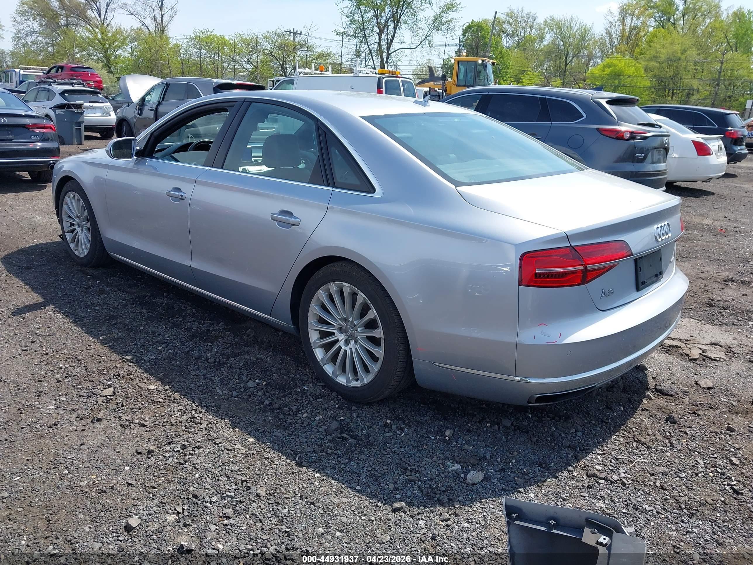 AUDI A8 image 3
