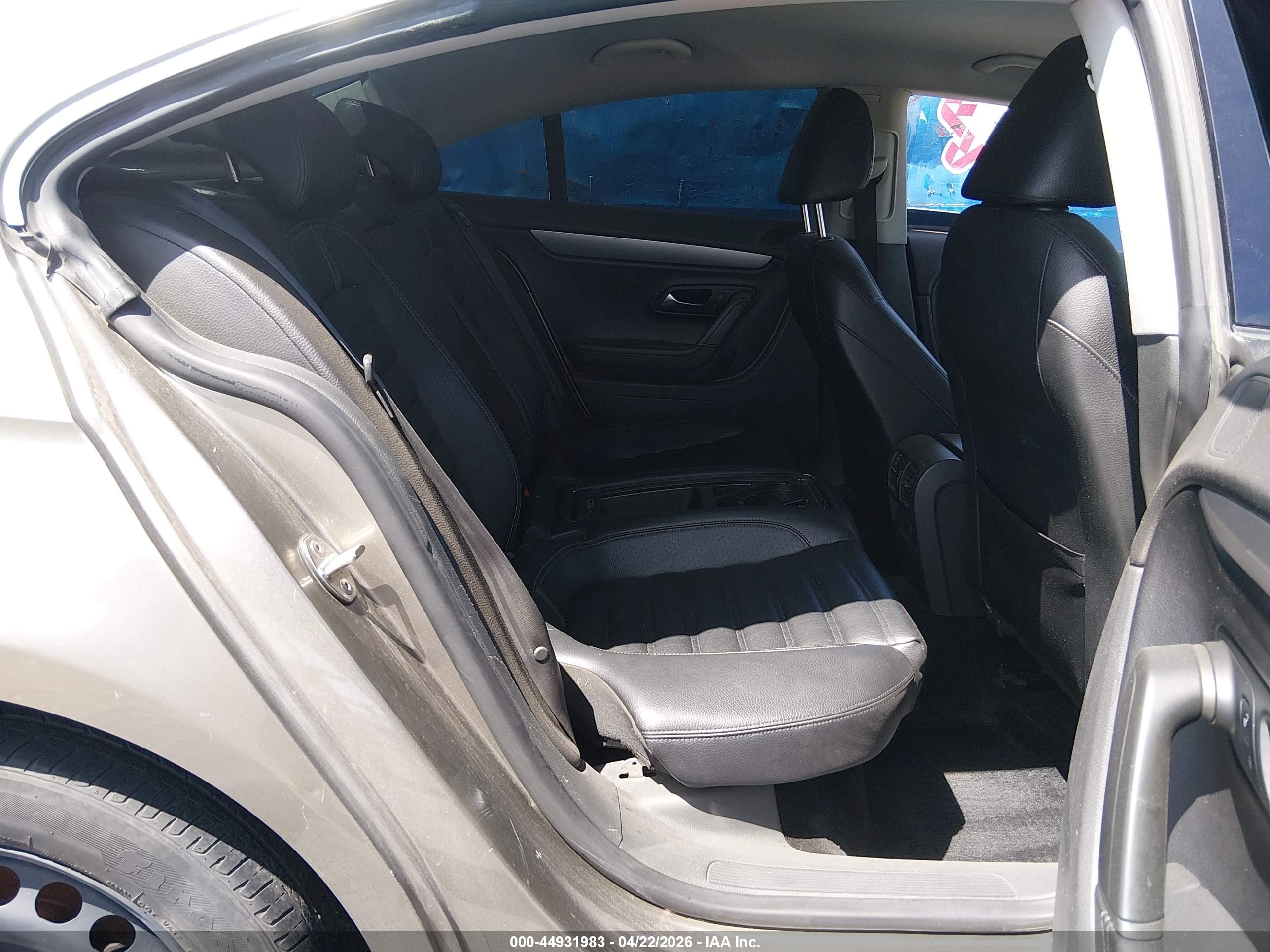 VOLKSWAGEN CC image 8