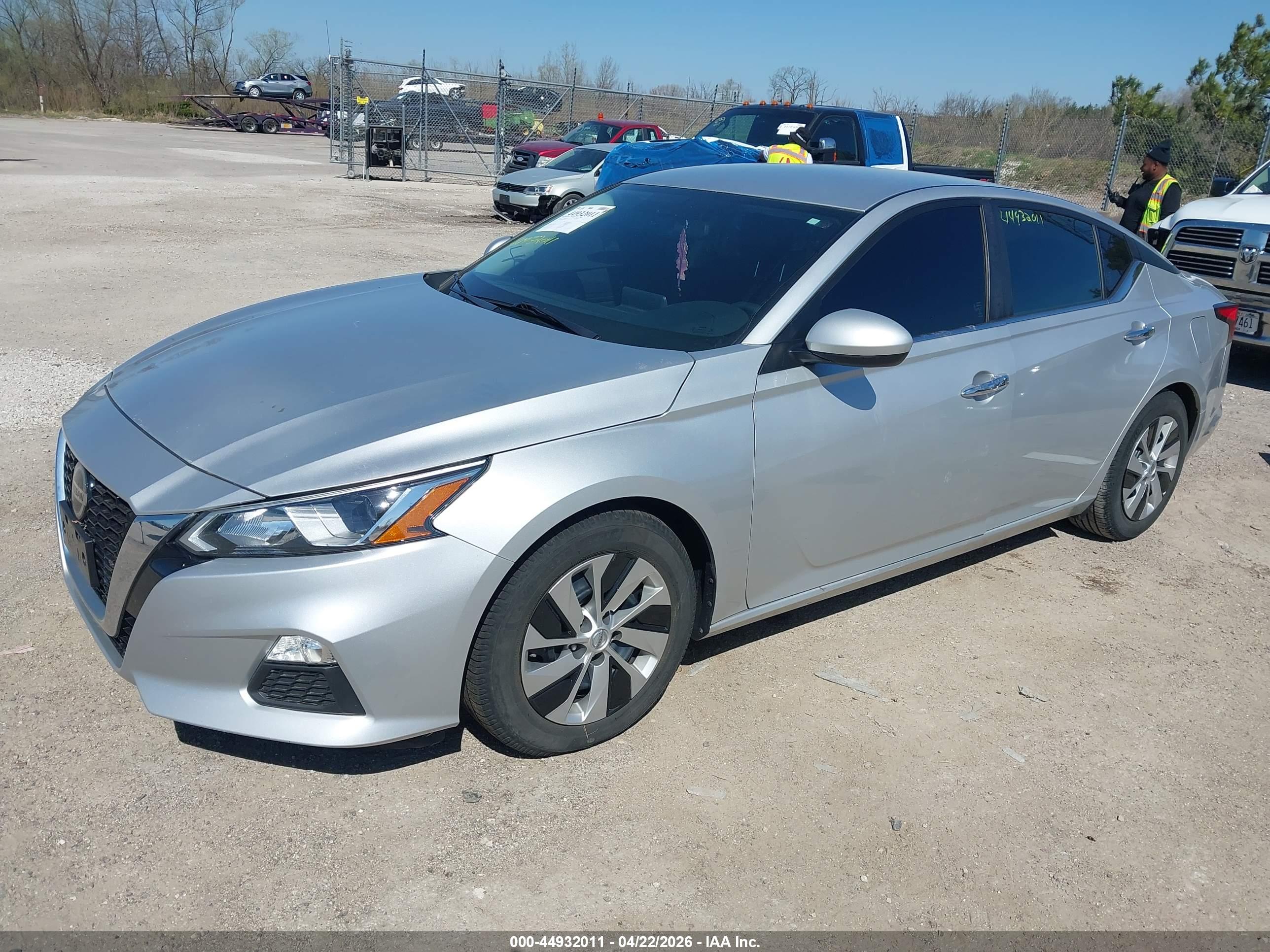 NISSAN ALTIMA image 2
