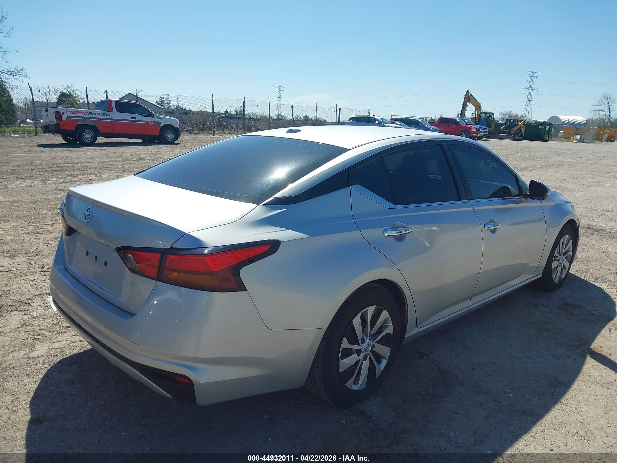 NISSAN ALTIMA image 4