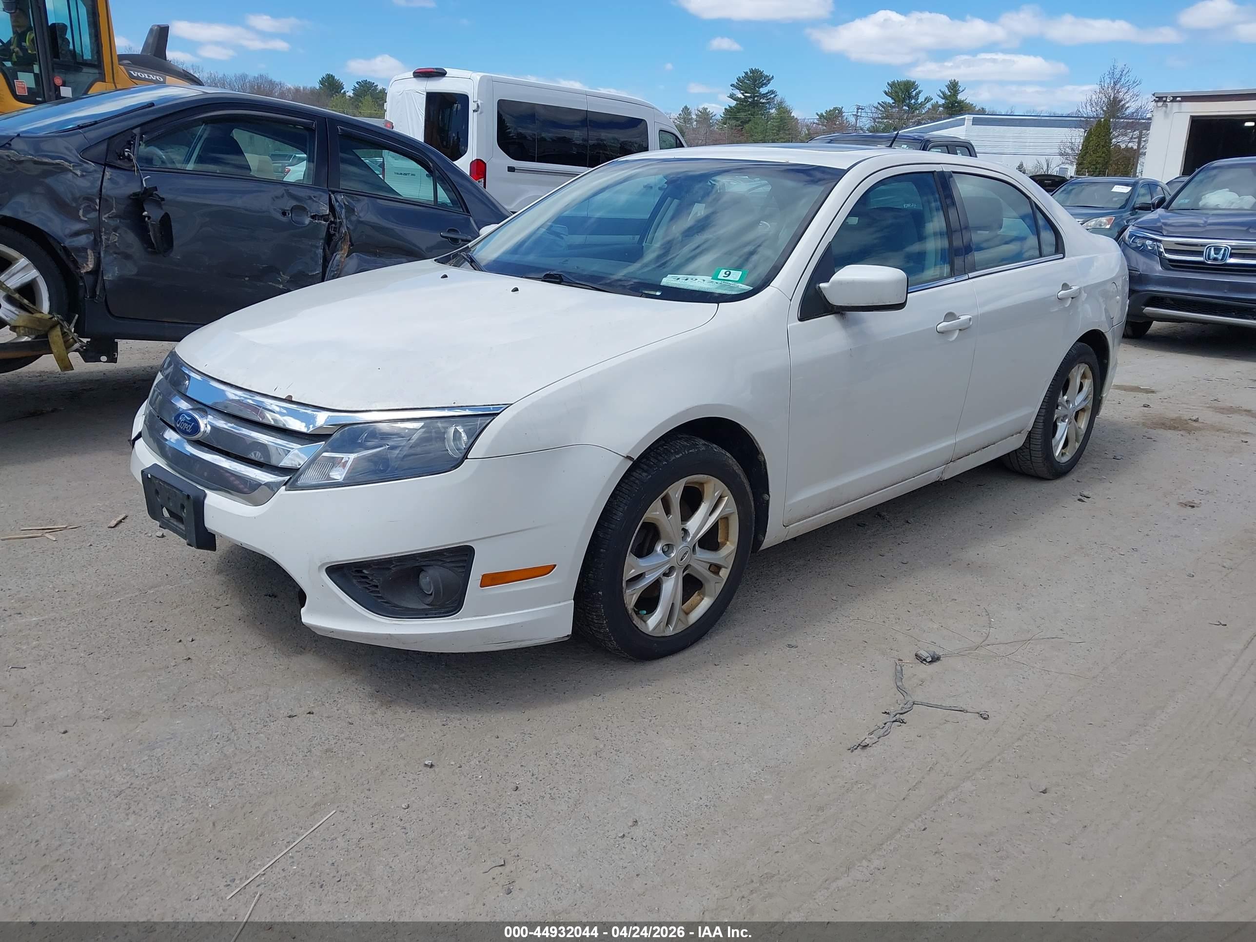 FORD FUSION image 2