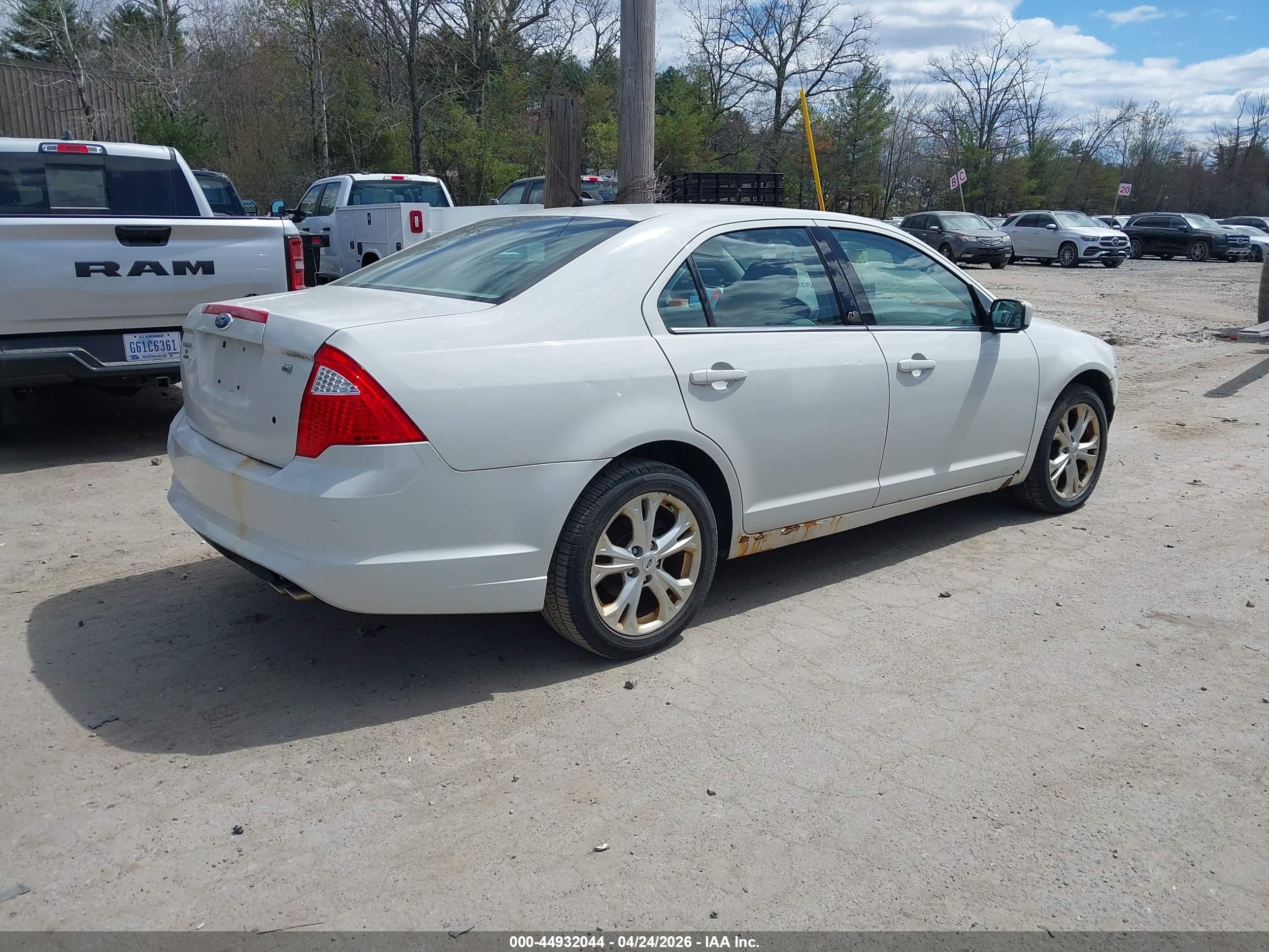 FORD FUSION image 4