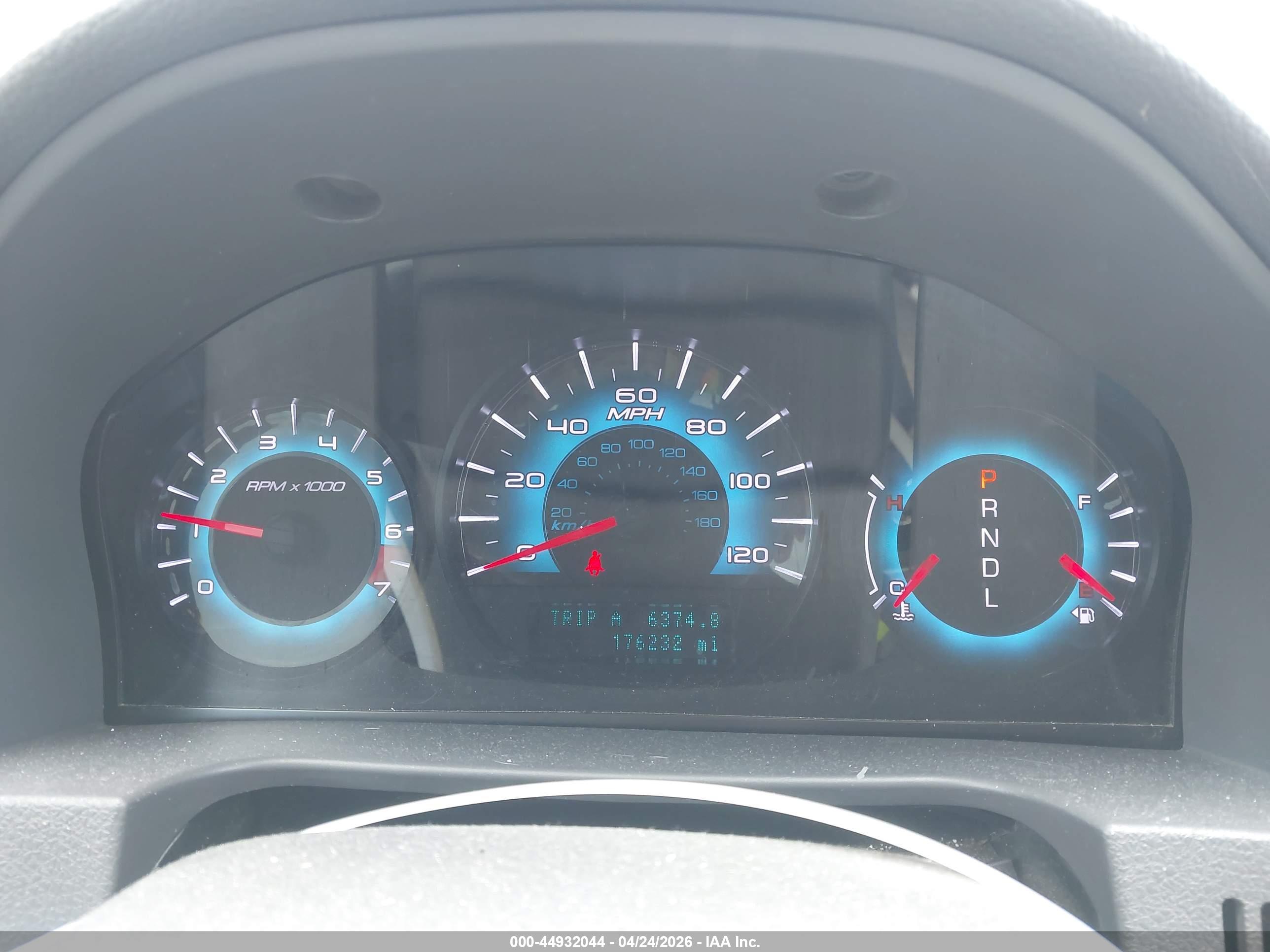 FORD FUSION image 7