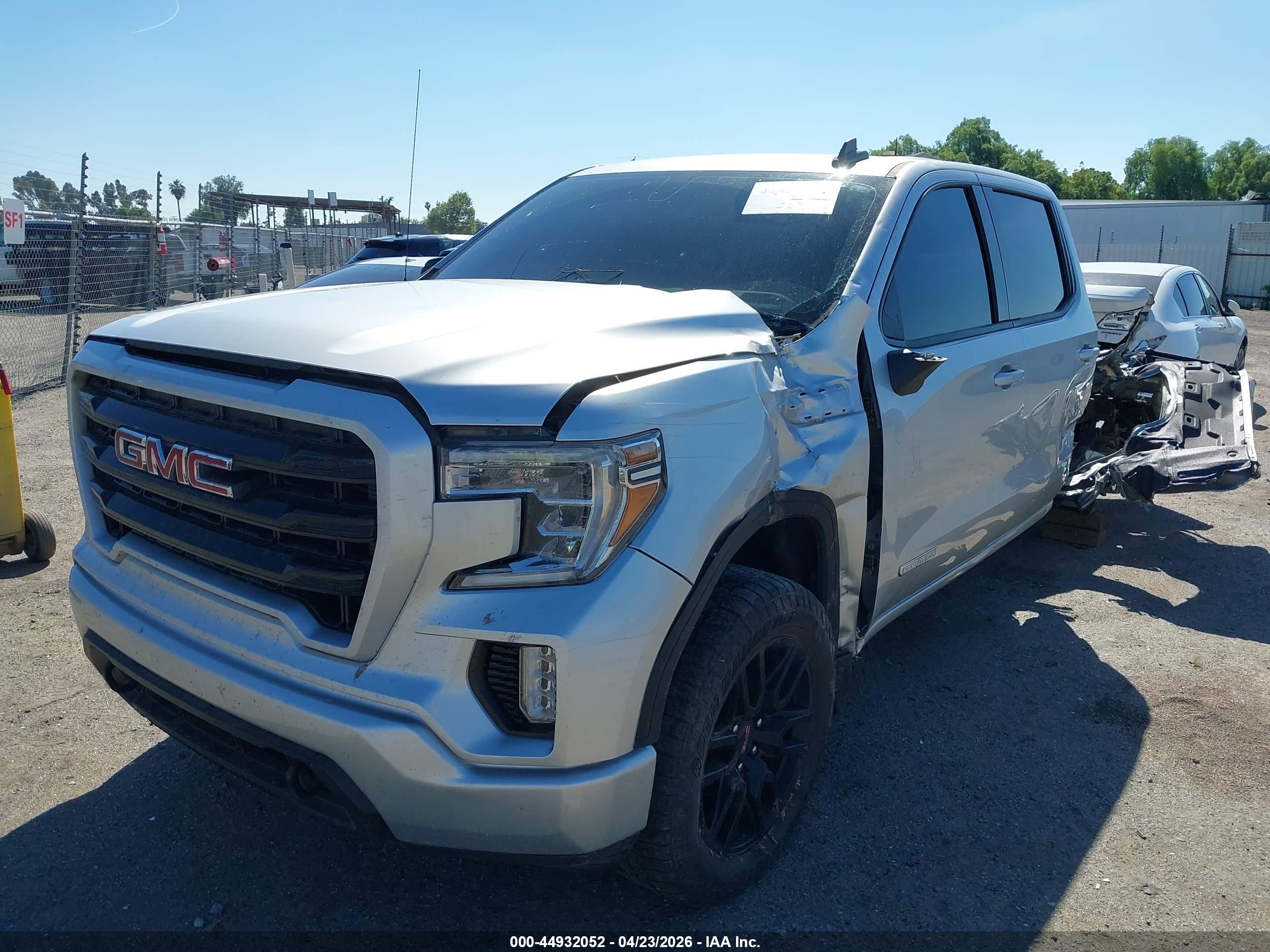GMC SIERRA image 2