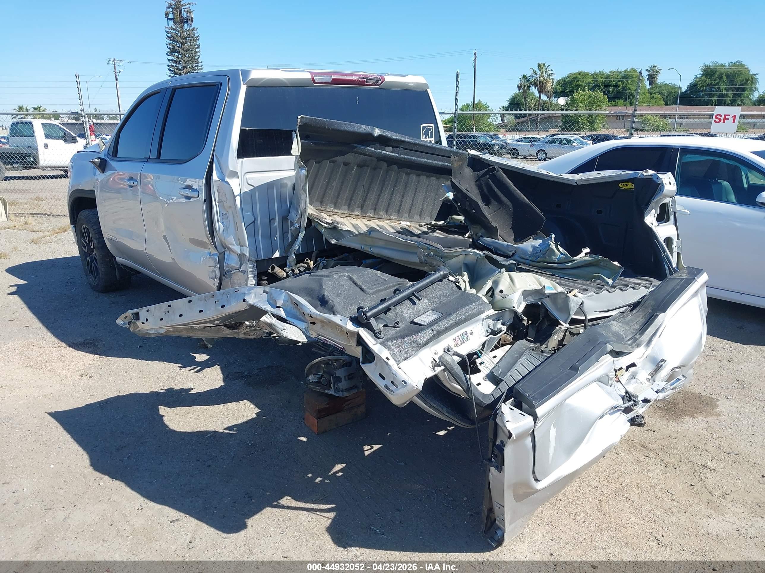 GMC SIERRA image 3