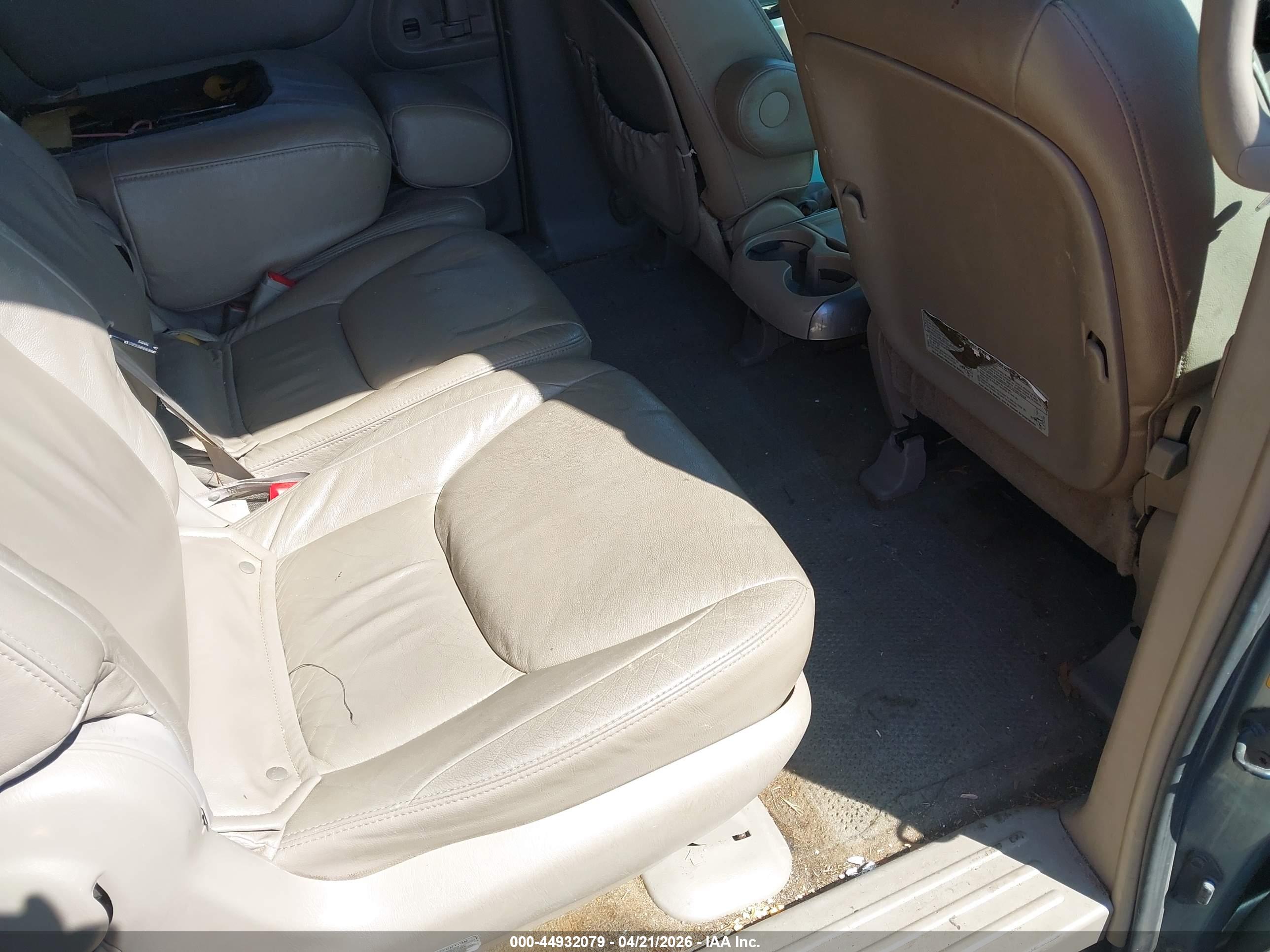 TOYOTA SIENNA image 8