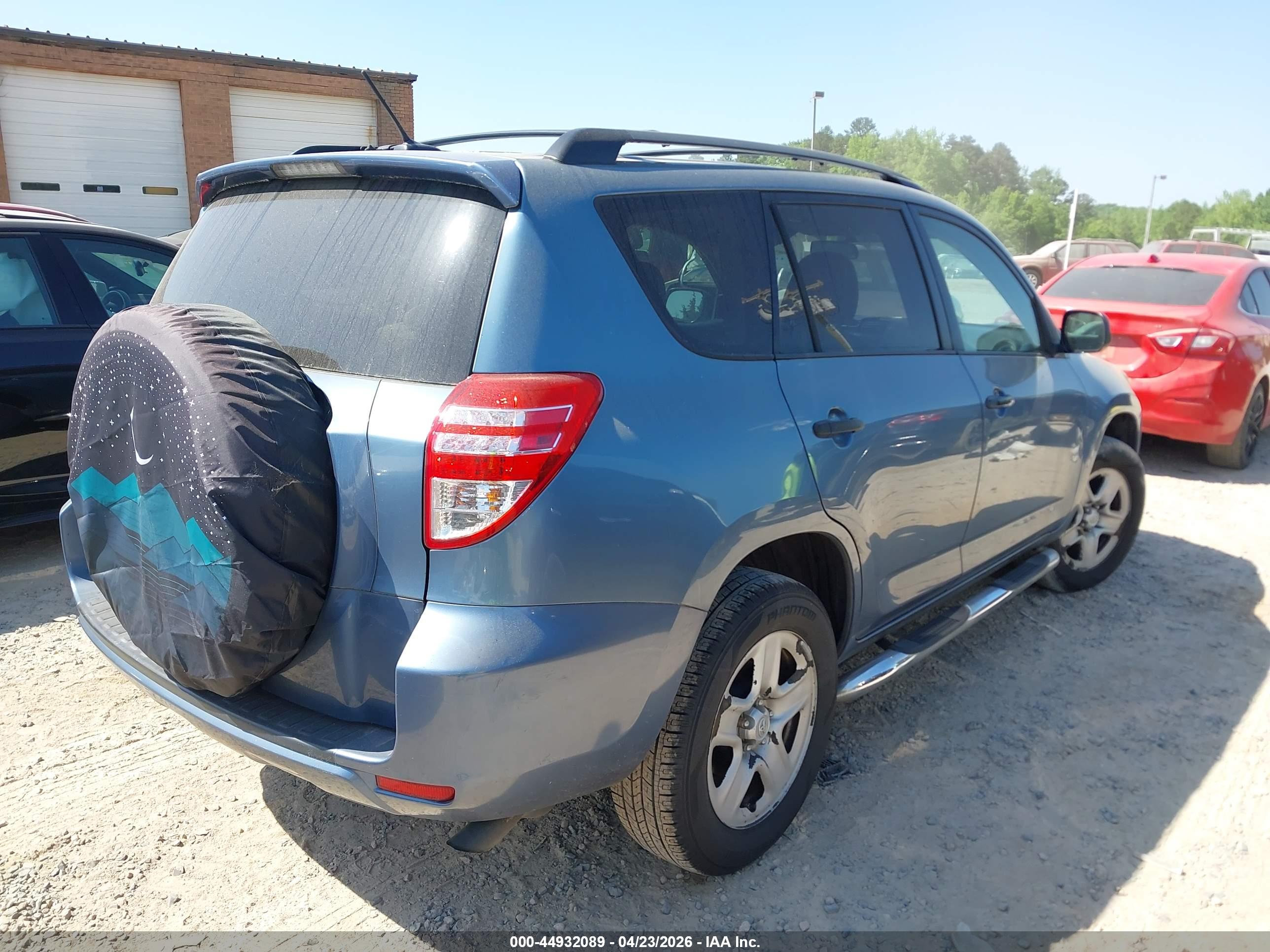 TOYOTA RAV4 image 4