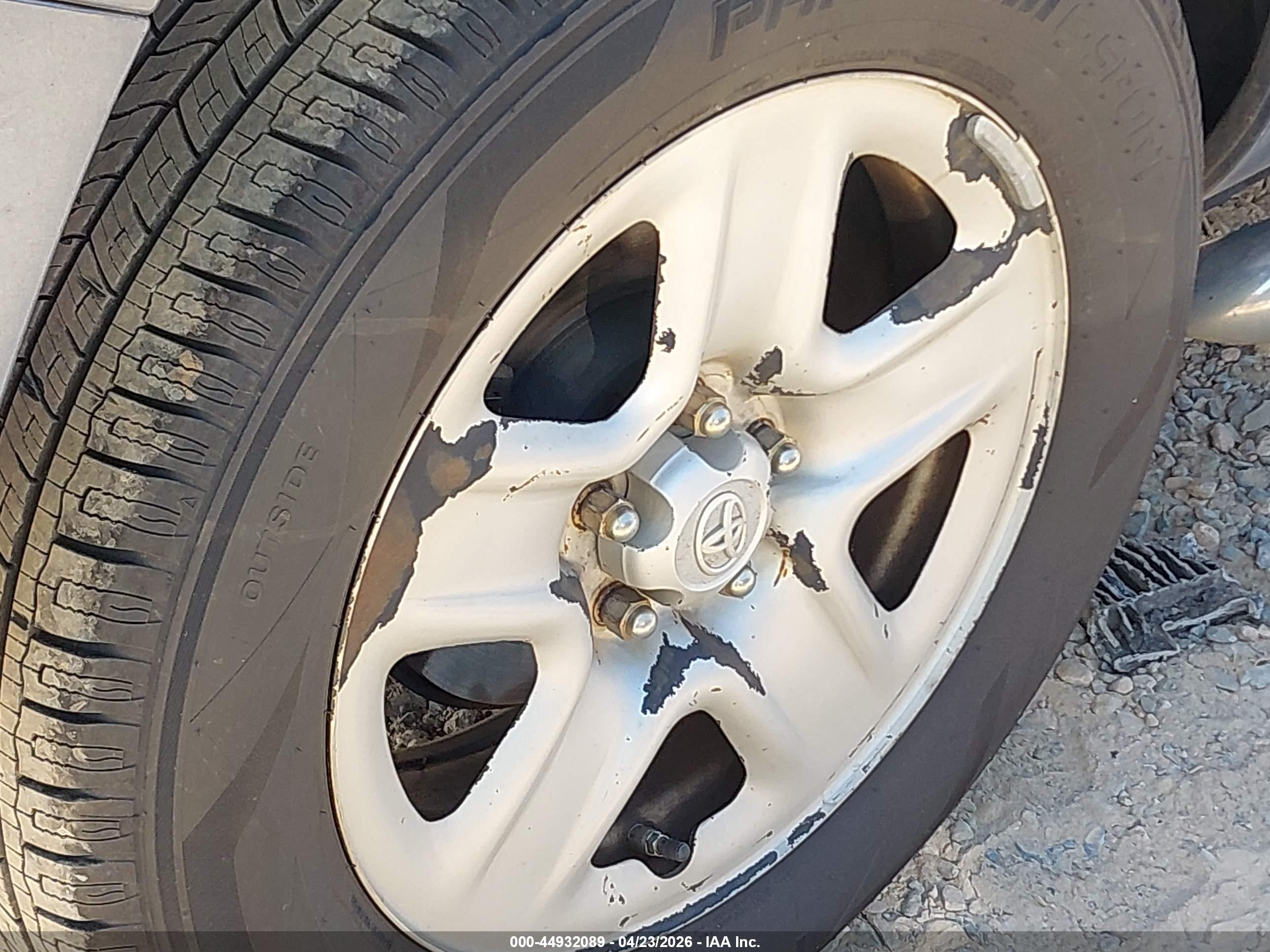 TOYOTA RAV4 image 6