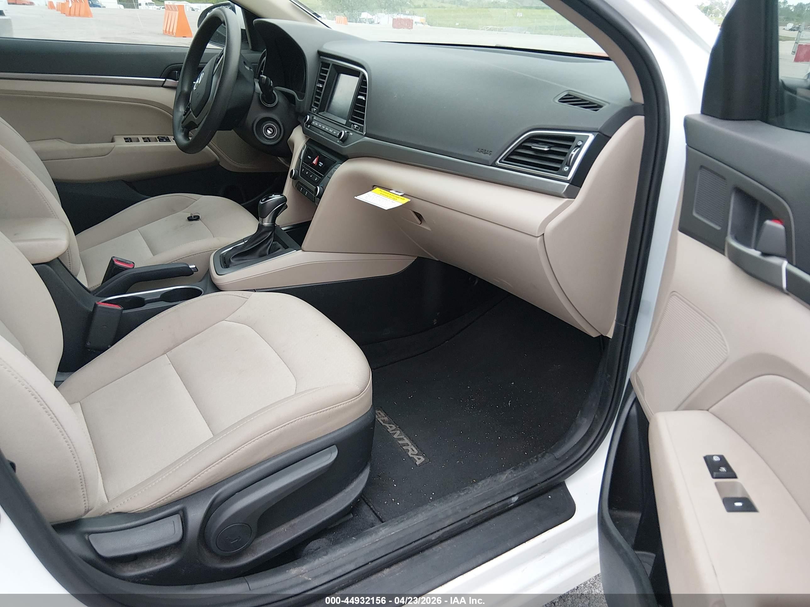 HYUNDAI ELANTRA image 5